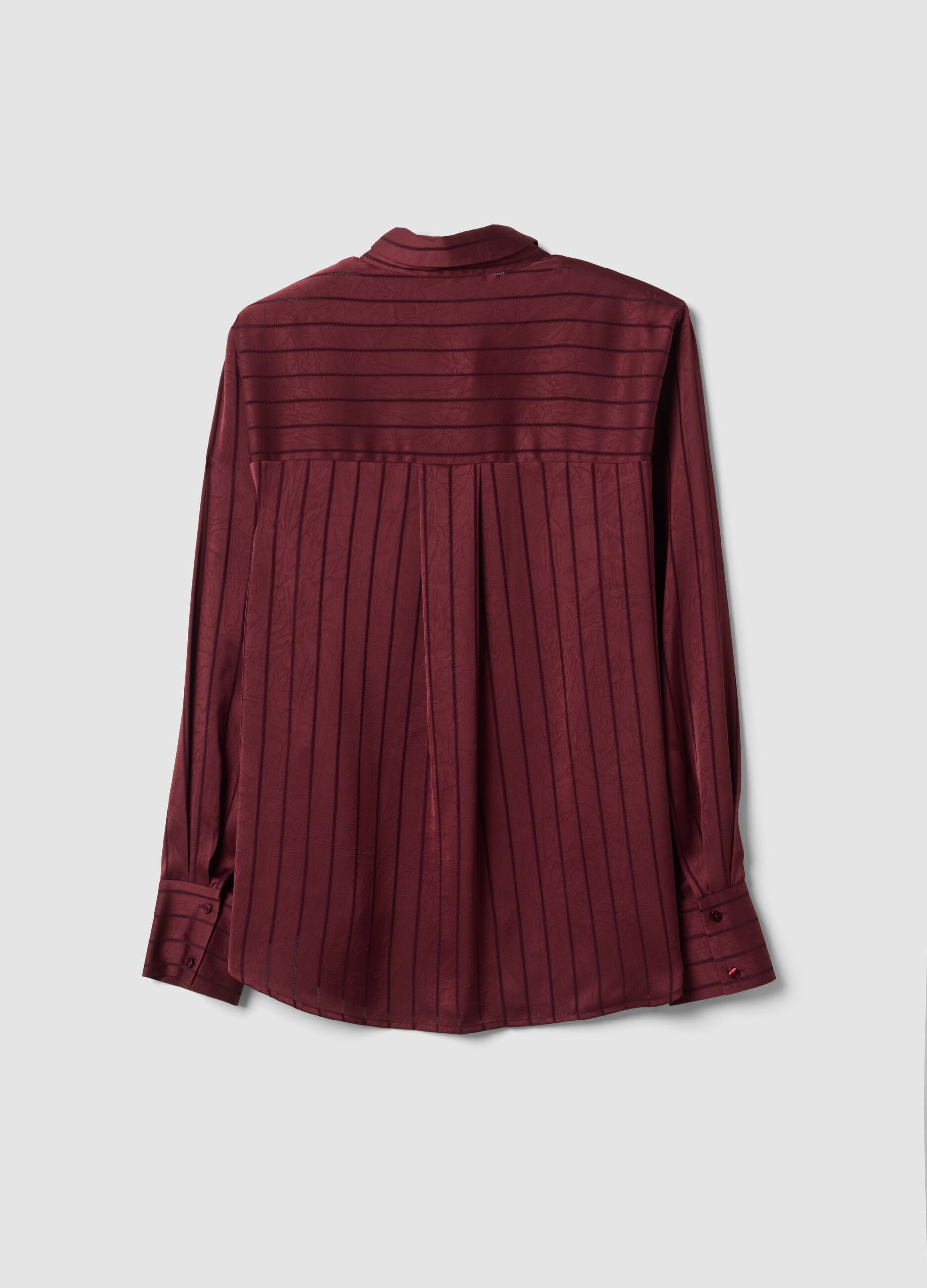Red striped shirt with classic collar, regular fit