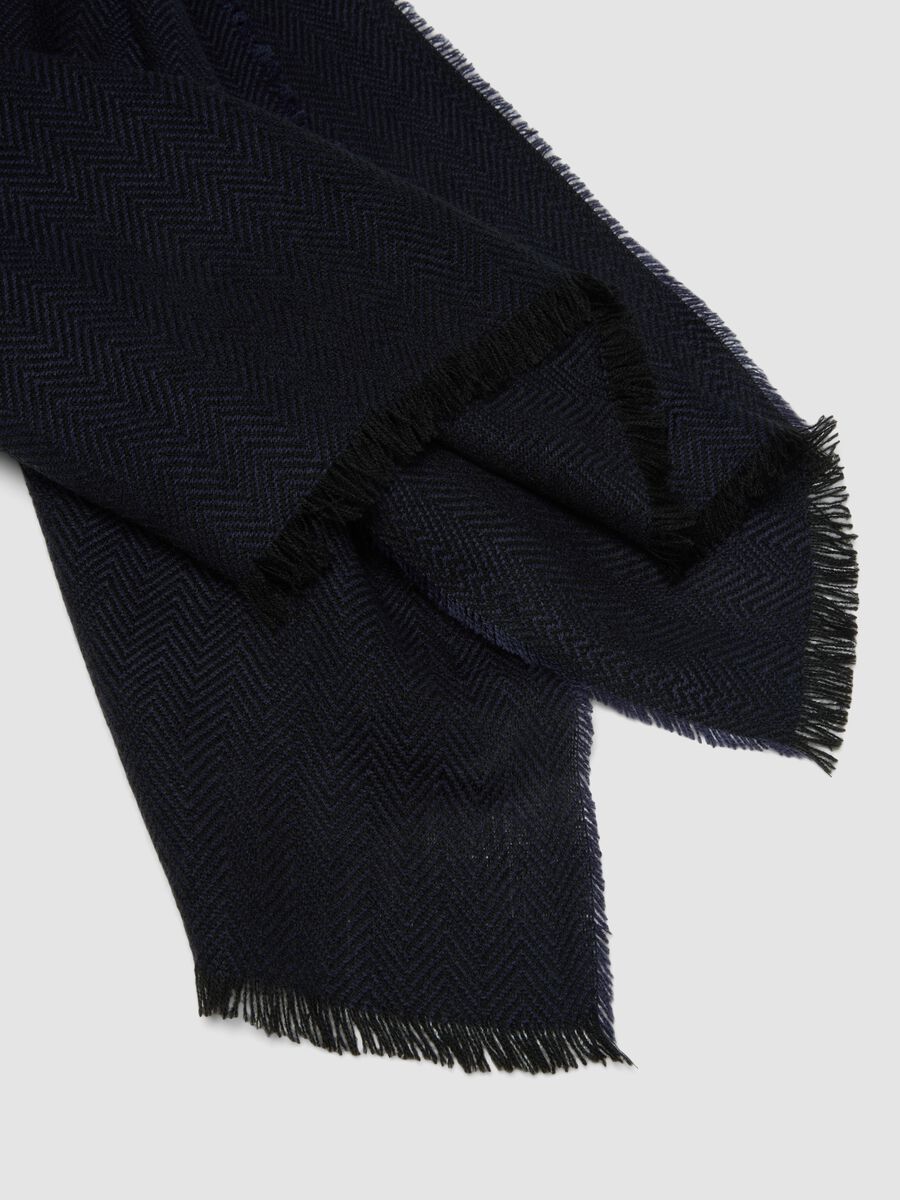 Blue herringbone scarf with fringes_2