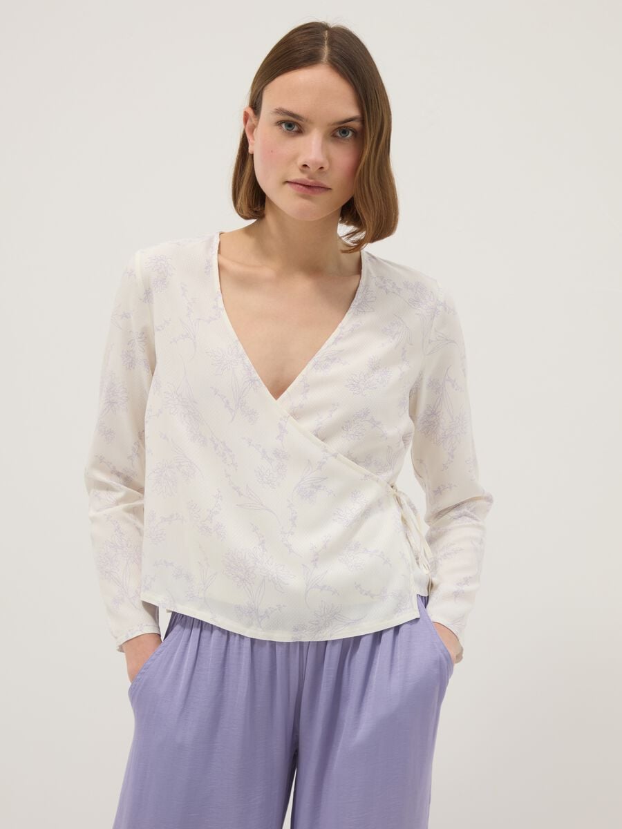 White V-neck pure viscose top regular fit_1