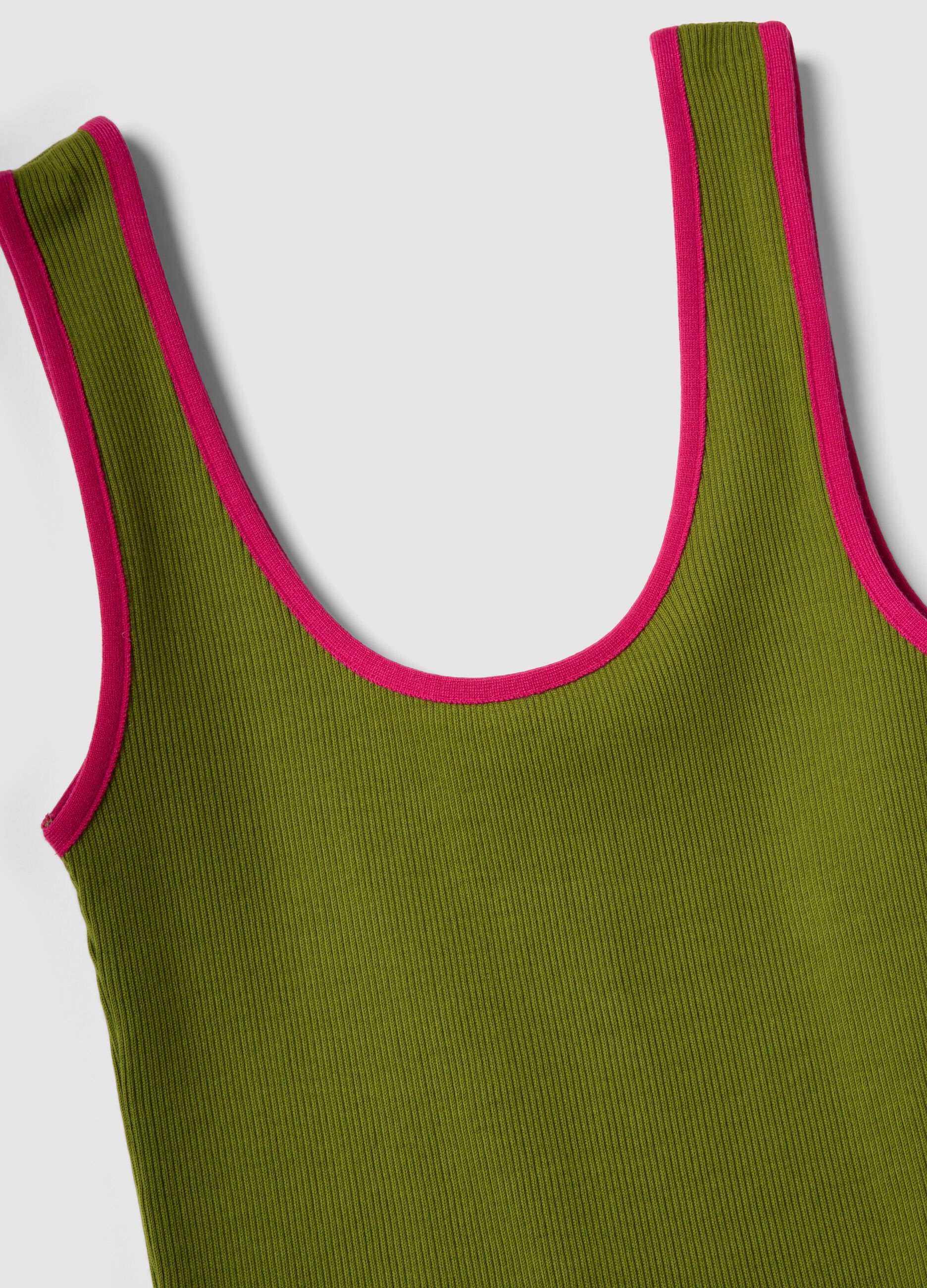 Camiseta de tirantes verde de algod&oacute;n puro acanalado