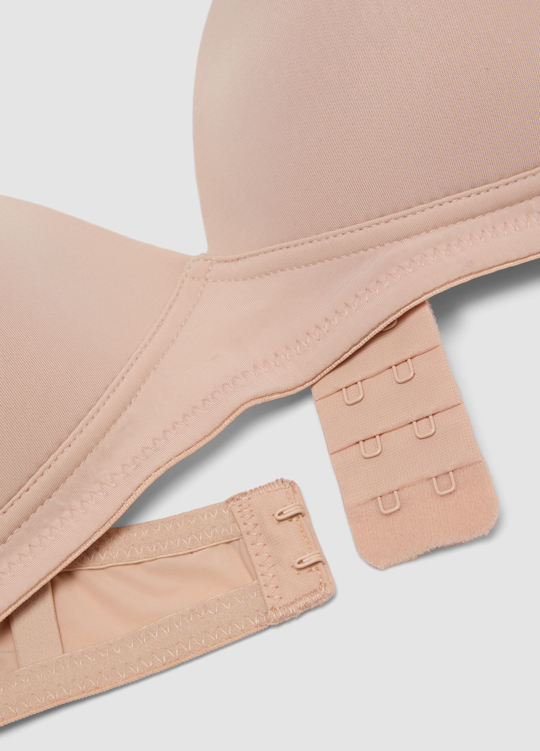 Beiger gepolsterter BH aus Stretchmaterial