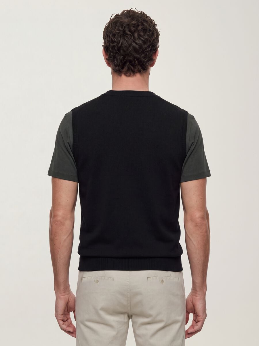 Colete preto em mistura de viscose com decote em V profundo, corte regular_3