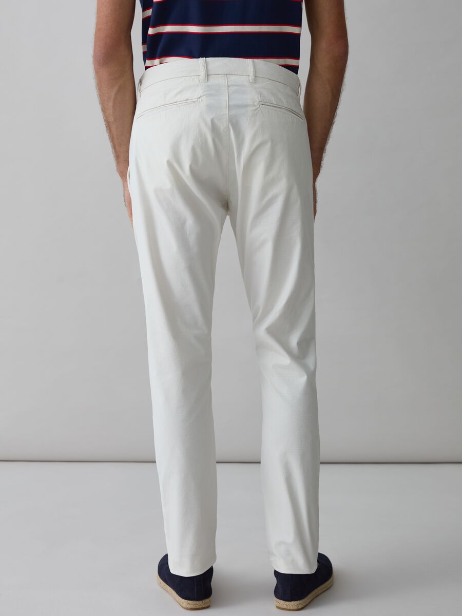 Chino trousers with ripstop weave_2