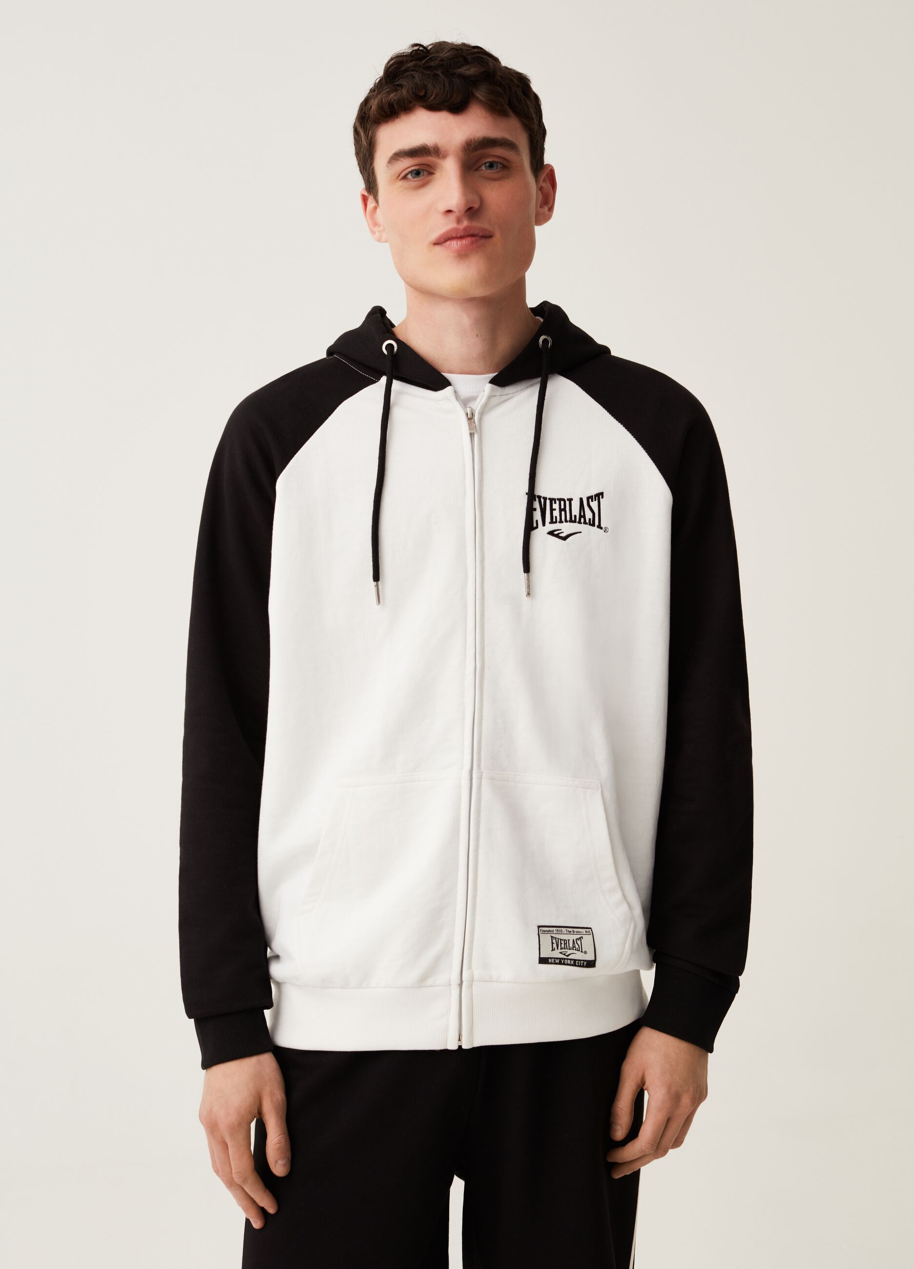Hoodie with Everlast embroidery