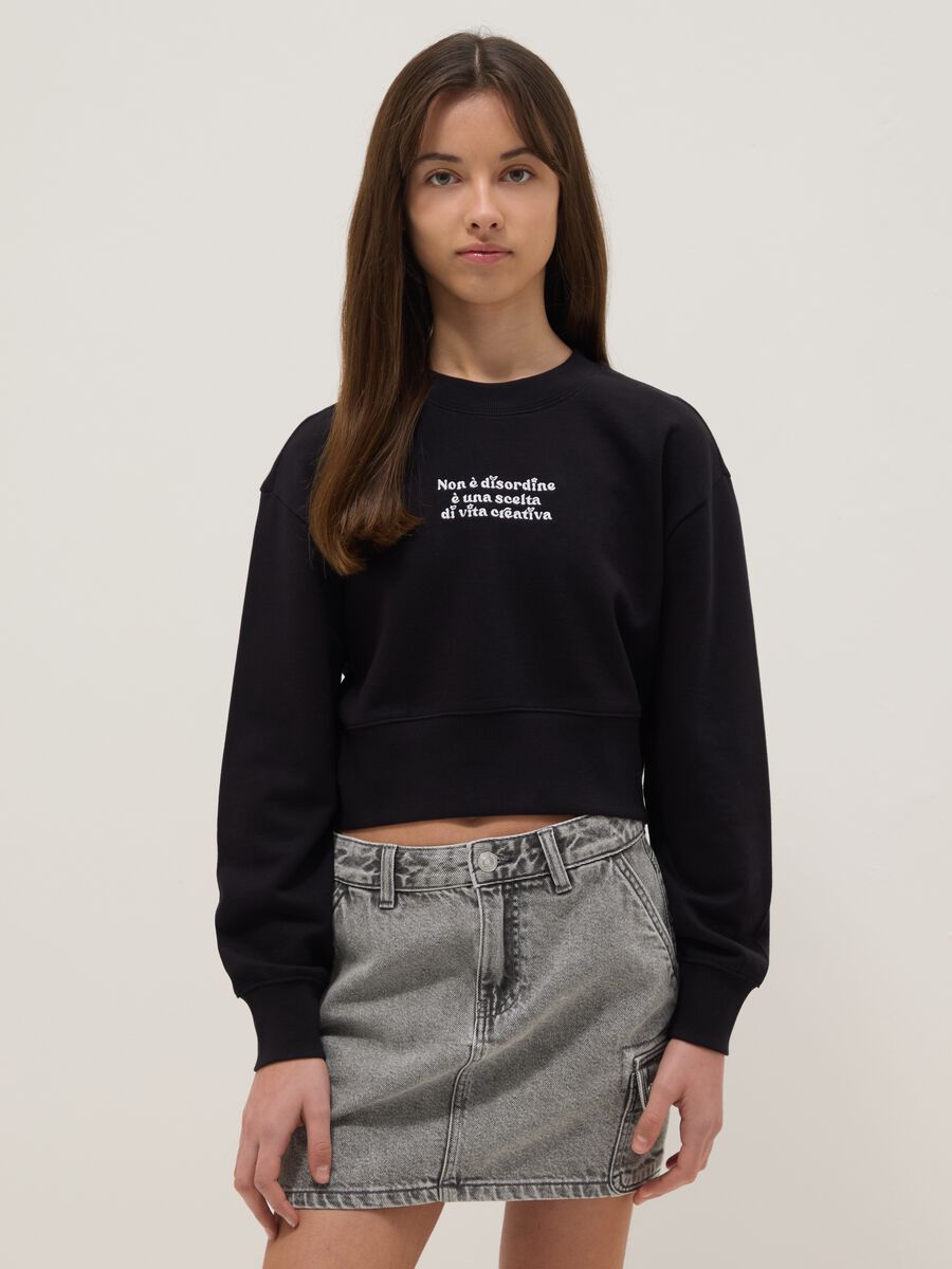 Camisola preta de gola redonda para rapariga em algod&atilde;o puro regular fit_0