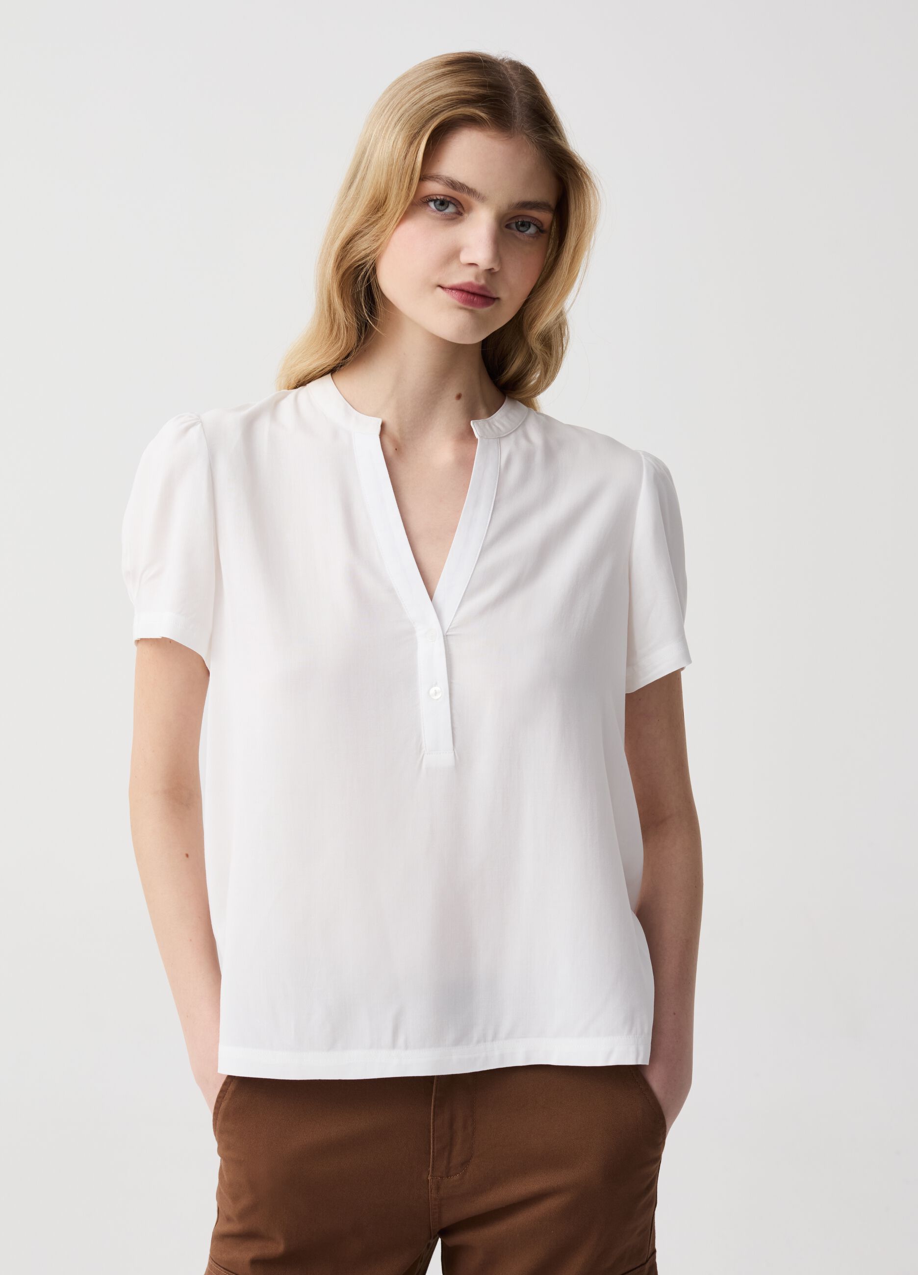 Blouse with short puff sleeves