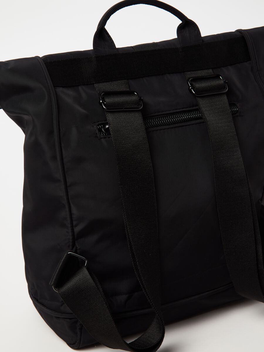 Briefcase backpack with clasp_1