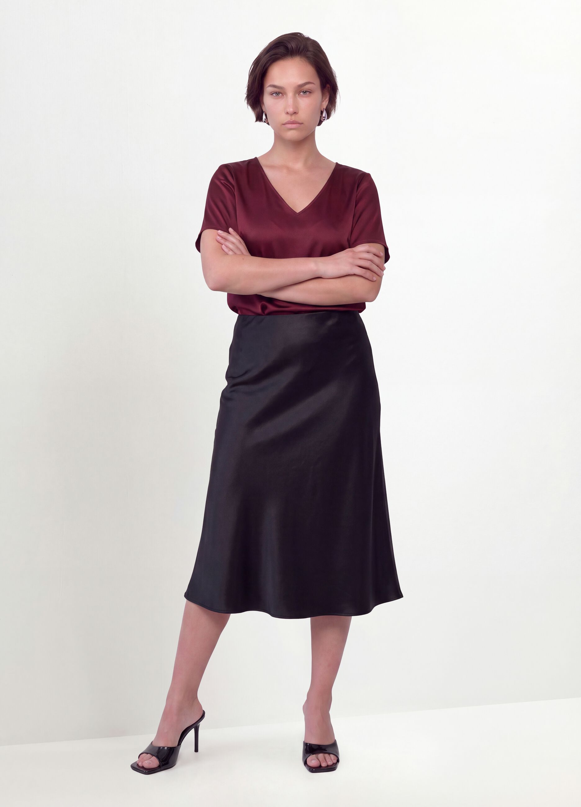 Red satin V-neck blouse in stretch fabric, regular fit