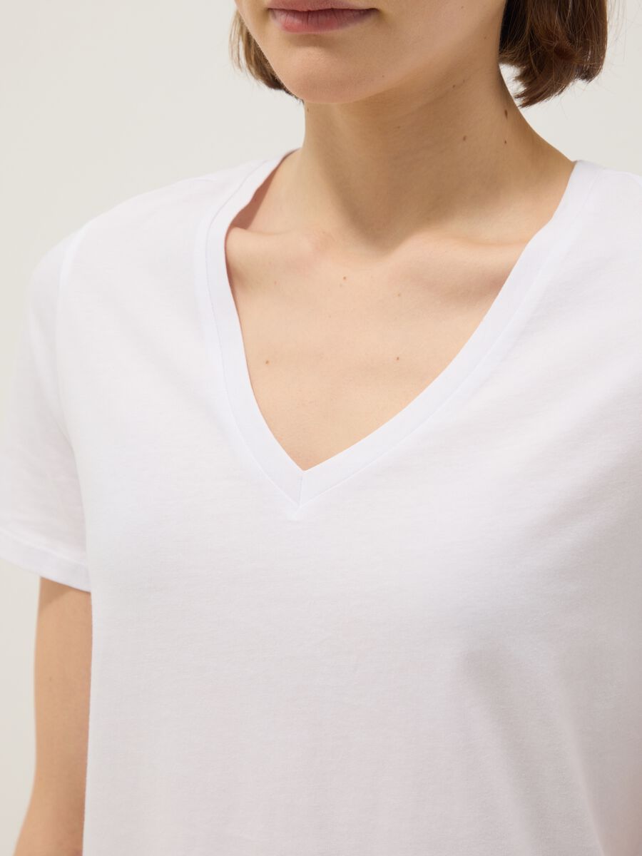 White pure cotton V-neck regular fit T-shirt_3