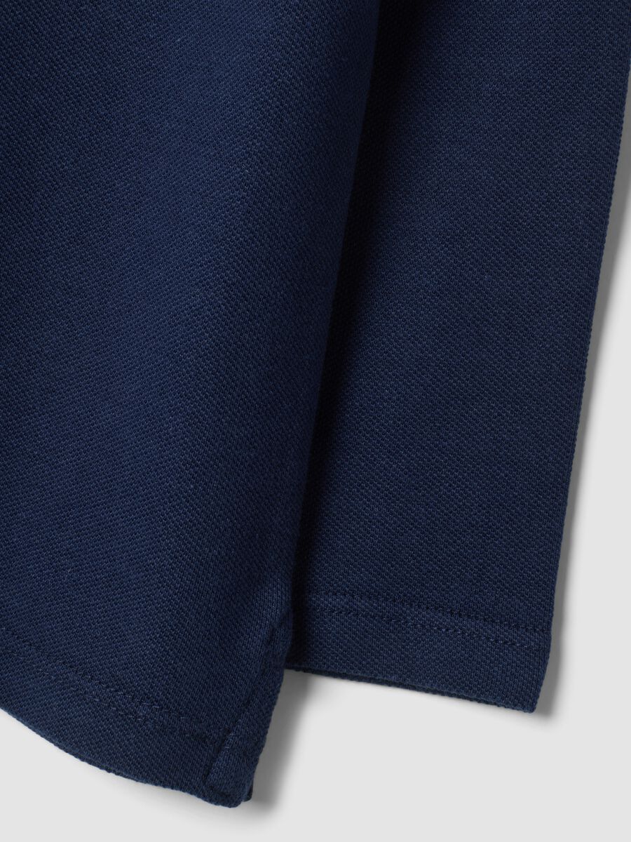 Navyblaues Poloshirt aus reiner Baumwolle mit Polokragen und Weihnachtsstickerei_3