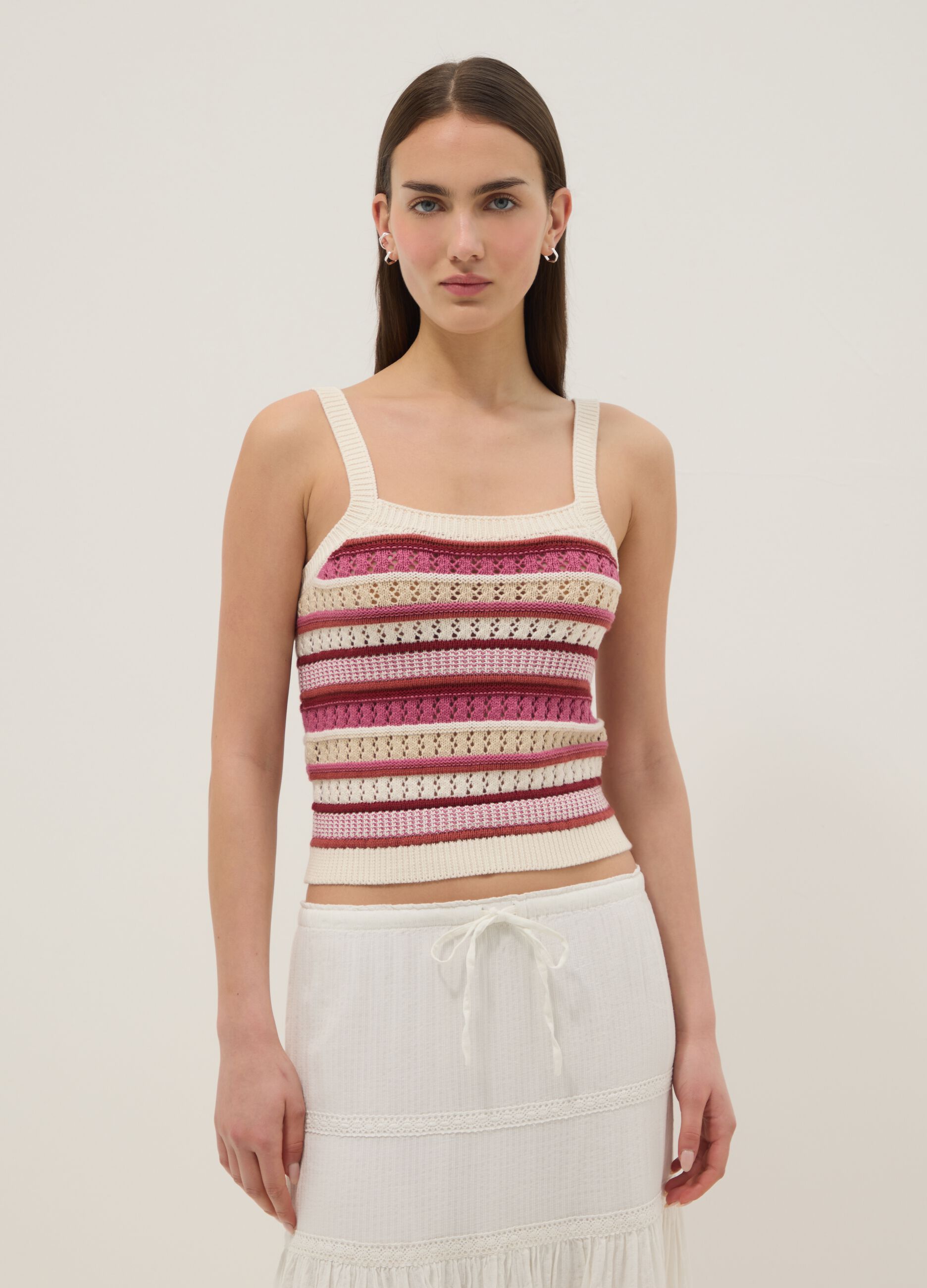 Gilet ajust&eacute; en pur coton &agrave; rayures multicolores avec fines bretelles