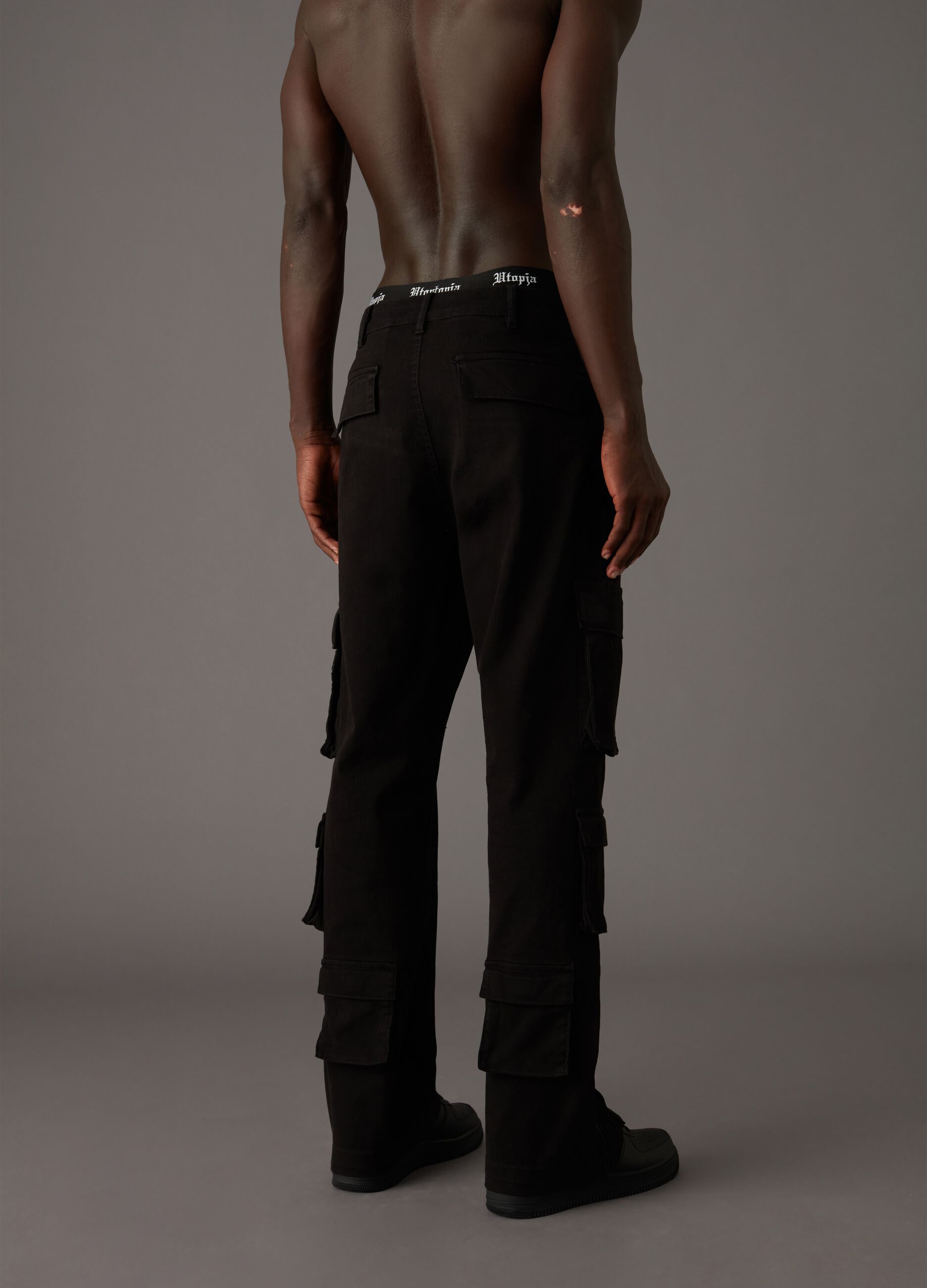 Black Multipocket Cargo Trousers_3