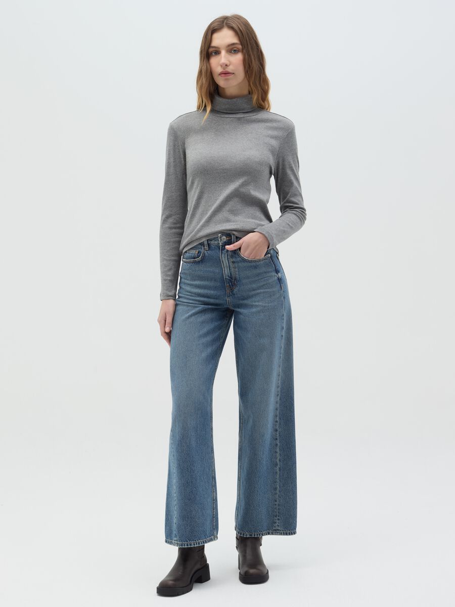 Long-sleeved T-shirt with high neck_1