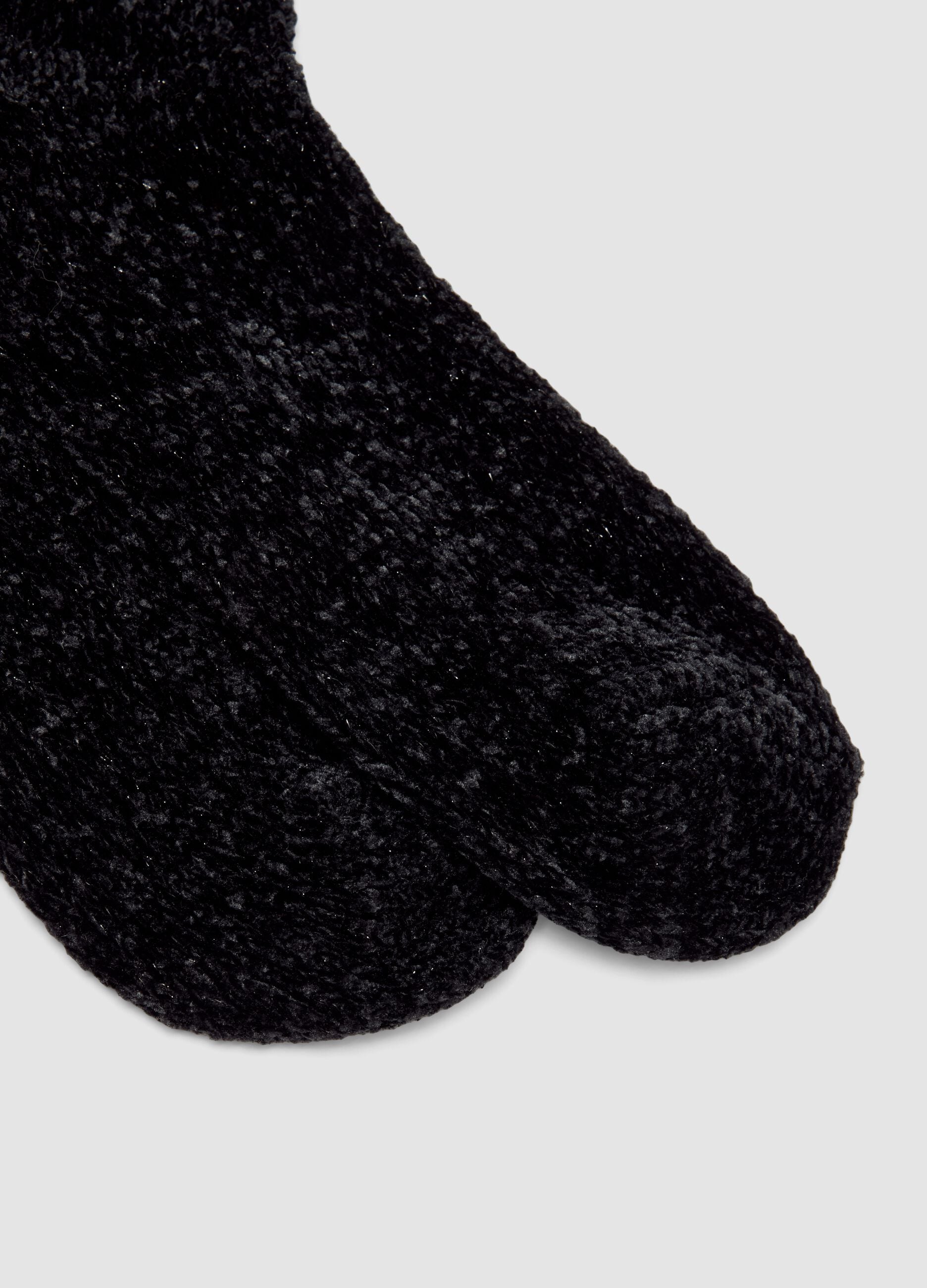 Black stretch boucl&eacute;-effect socks