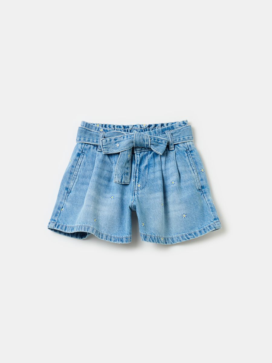 Denim shorts with small flowers embroidery_0