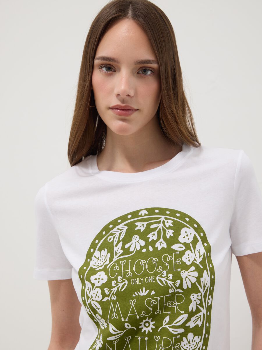 Camiseta blanca de algod&oacute;n puro regular fit con estampado_2