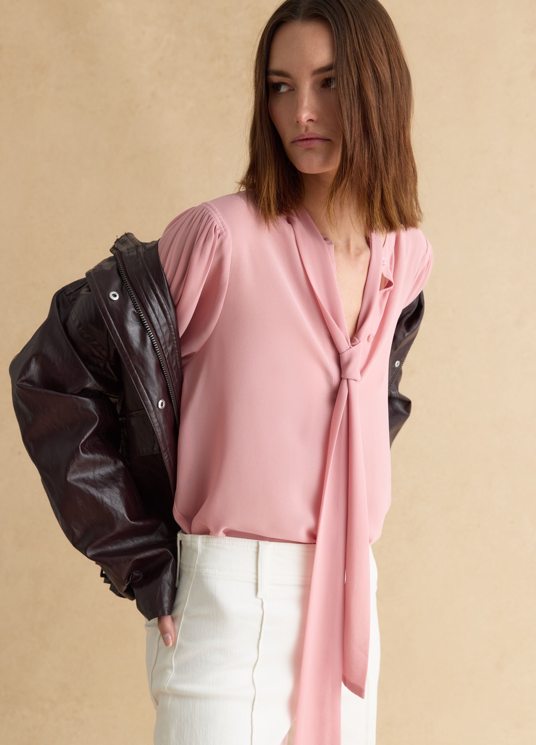 &Rho;&omicron;&zeta; &mu;&pi;&lambda;&omicron;ύ&zeta;&alpha; &kappa;&alpha;&nu;&omicron;&nu;&iota;&kappa;ή&sigmaf; &epsilon;&phi;&alpha;&rho;&mu;&omicron;&gamma;ή&sigmaf; &mu;&epsilon; &kappa;&omicron;&upsilon;&mu;&pi;&iota;ά