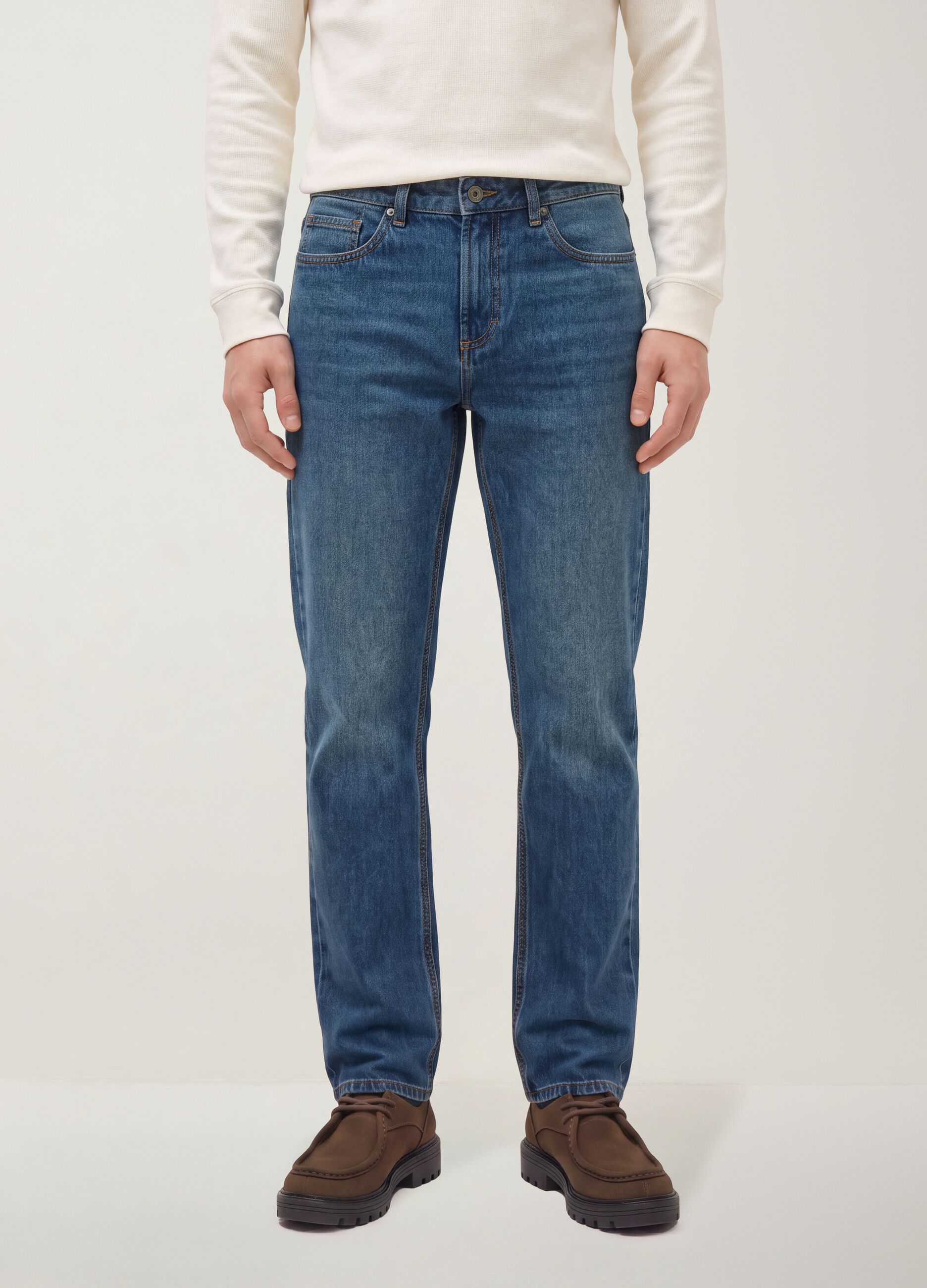 Jeans de ganga azul em algod&atilde;o puro, regular fit