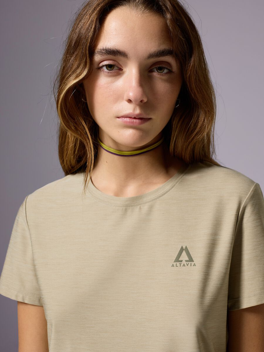 &Mu;&pi;&epsilon;&zeta; &Alpha;&theta;&lambda;&eta;&tau;&iota;&kappa;ή &Mu;&pi;&lambda;&omicron;ύ&zeta;&alpha; &mu;&epsilon; &Kappa;&omicron;&nu;&tau;ά &Mu;&alpha;&nu;ί&kappa;&iota;&alpha; Altavia_2