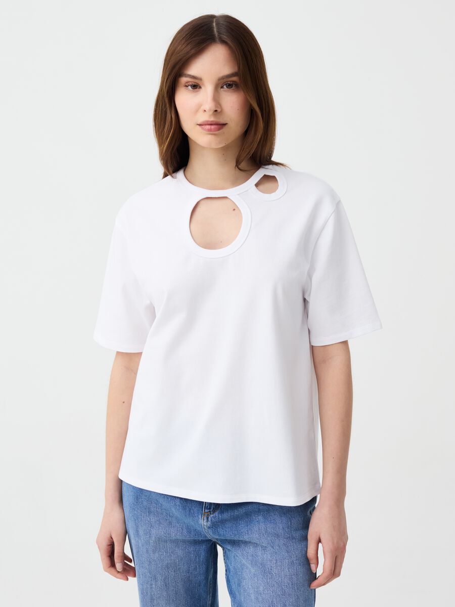 T-shirt with round neck and cut-out details_1