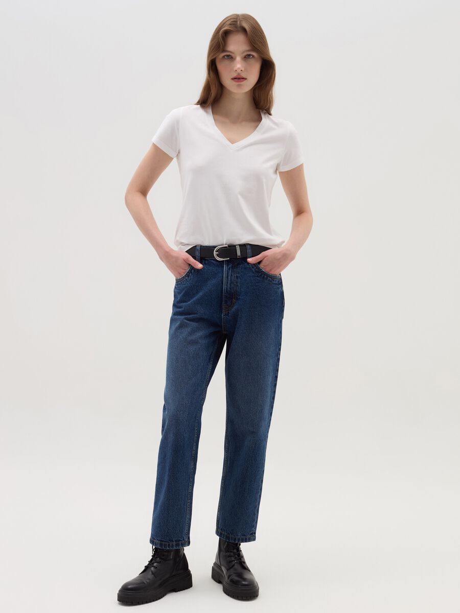 Solid colour T-shirt with V neck_2