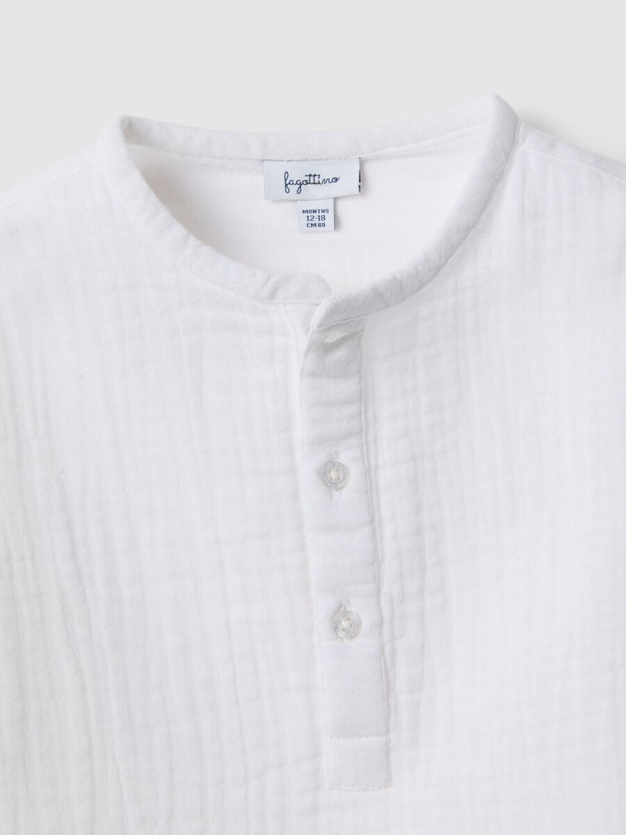 Camicia in puro cotone bianca da bimbo regular fit con collo coreano_2