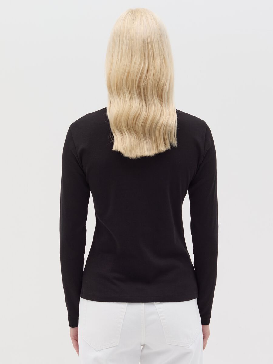 Long-sleeved T-shirt with high neck_2