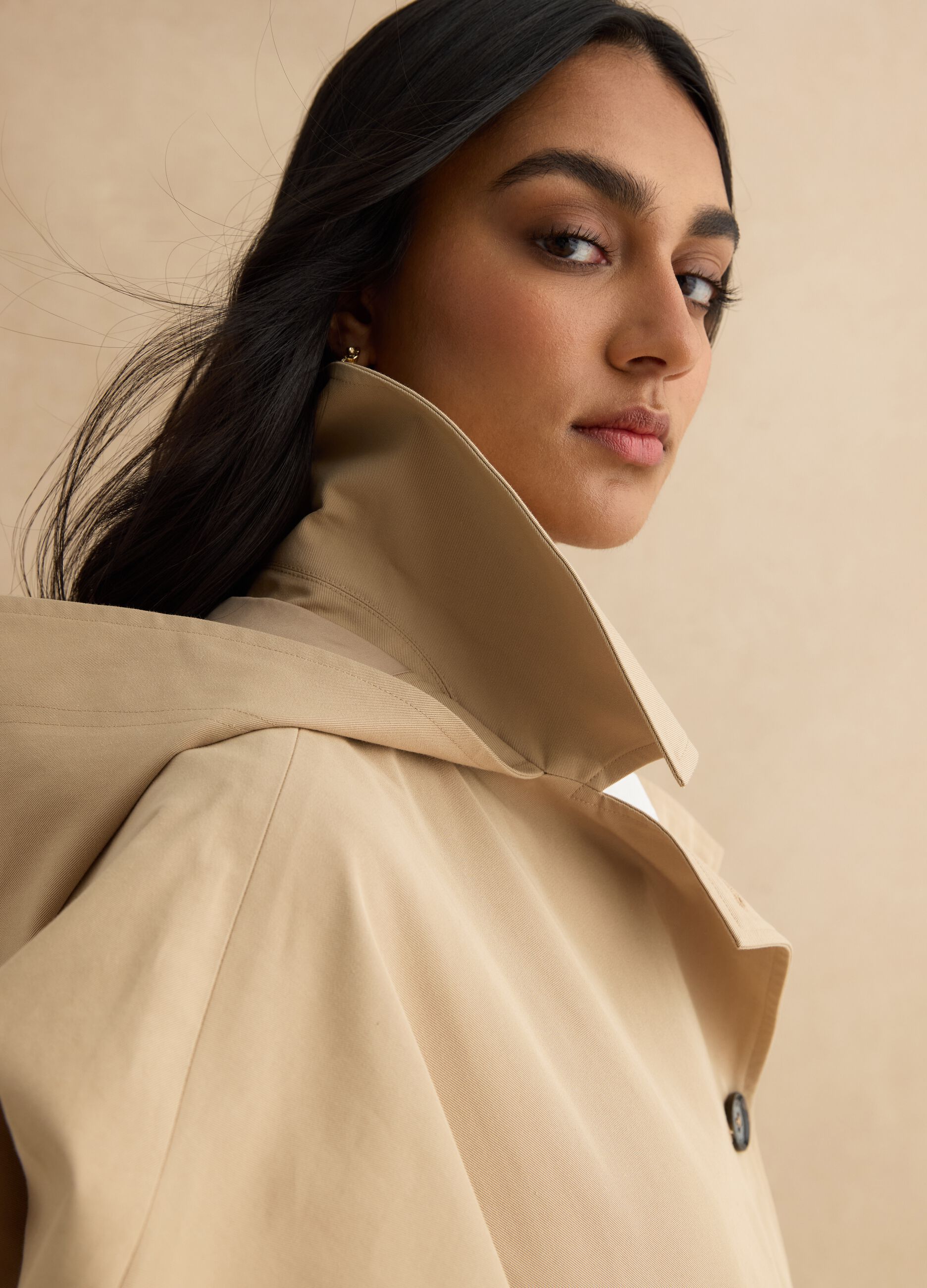 Short beige cotton blend trench coat, regular fit with hood