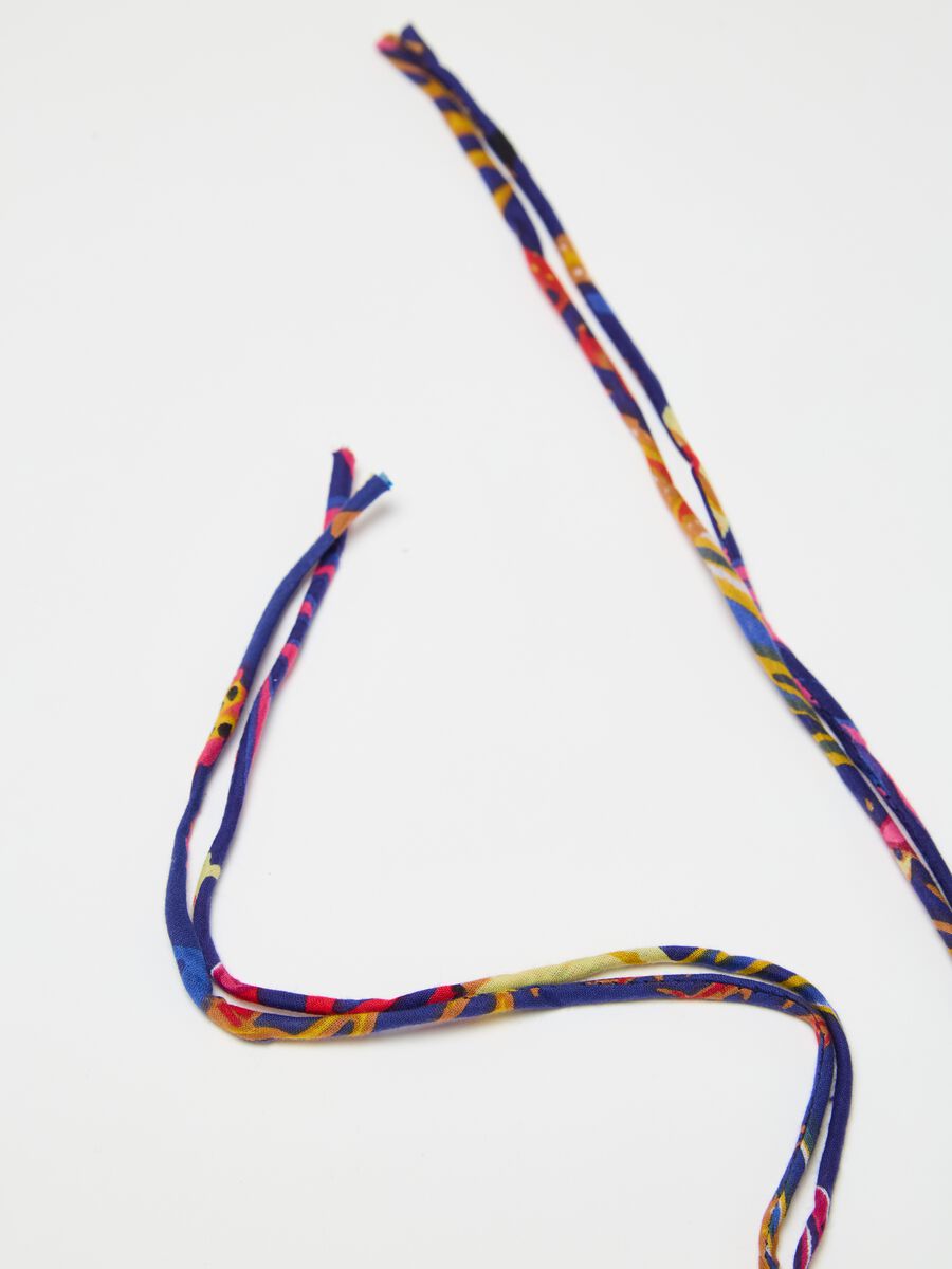 Necklace with coloured gems and laces_1