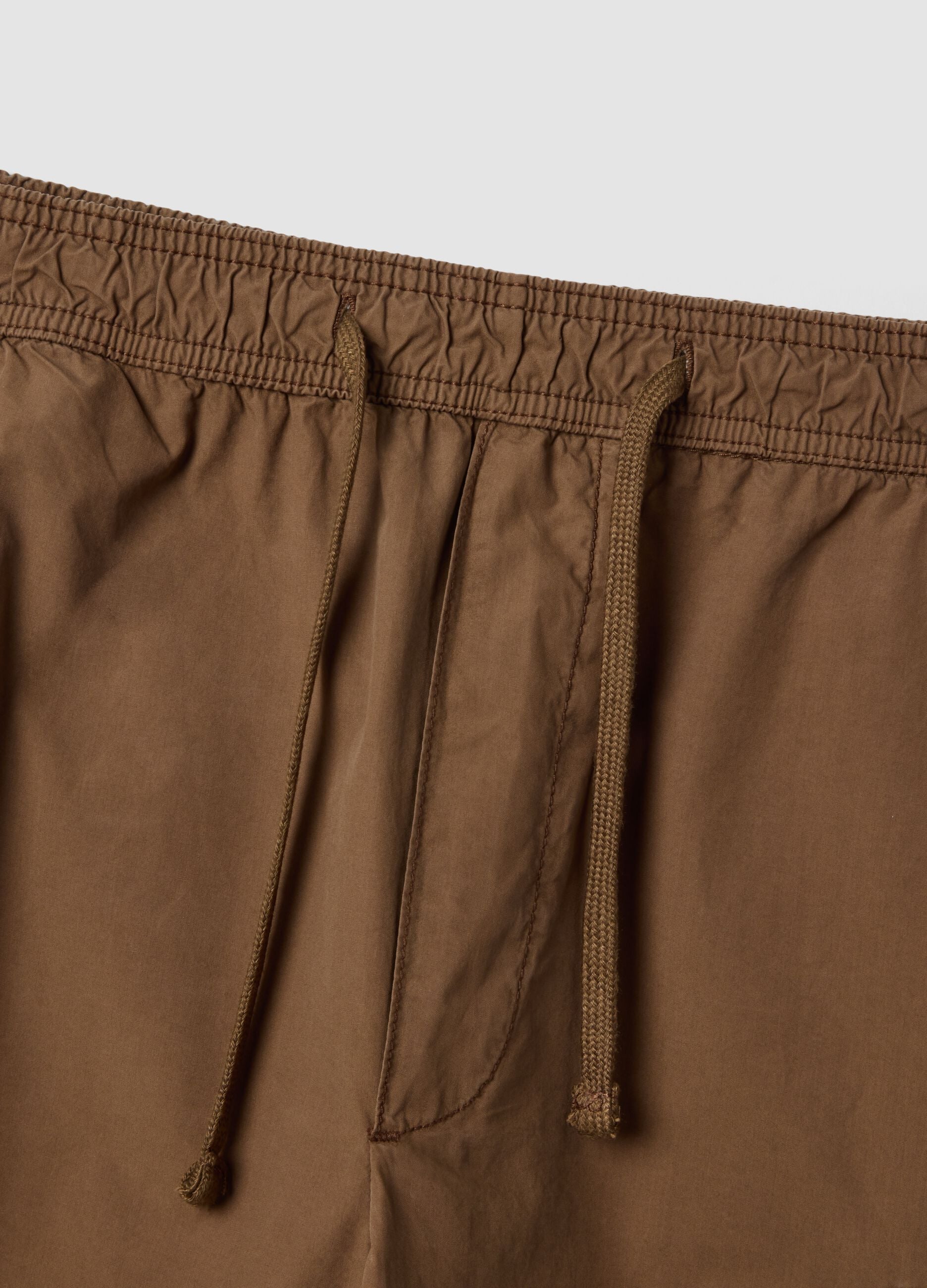 Brown cotton cargo Bermuda shorts with a baggy fit