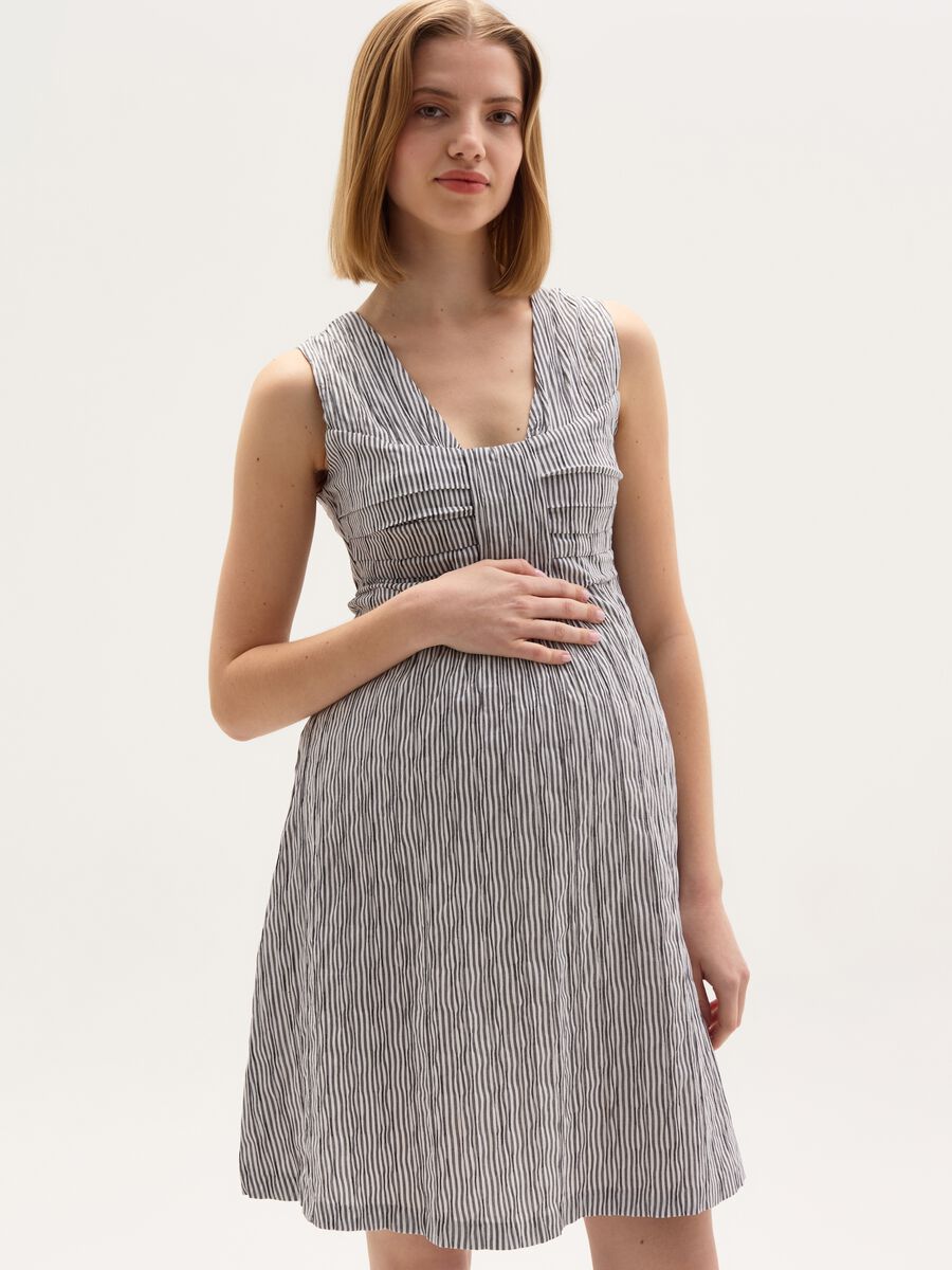 Maternity dress with thin stripes_1