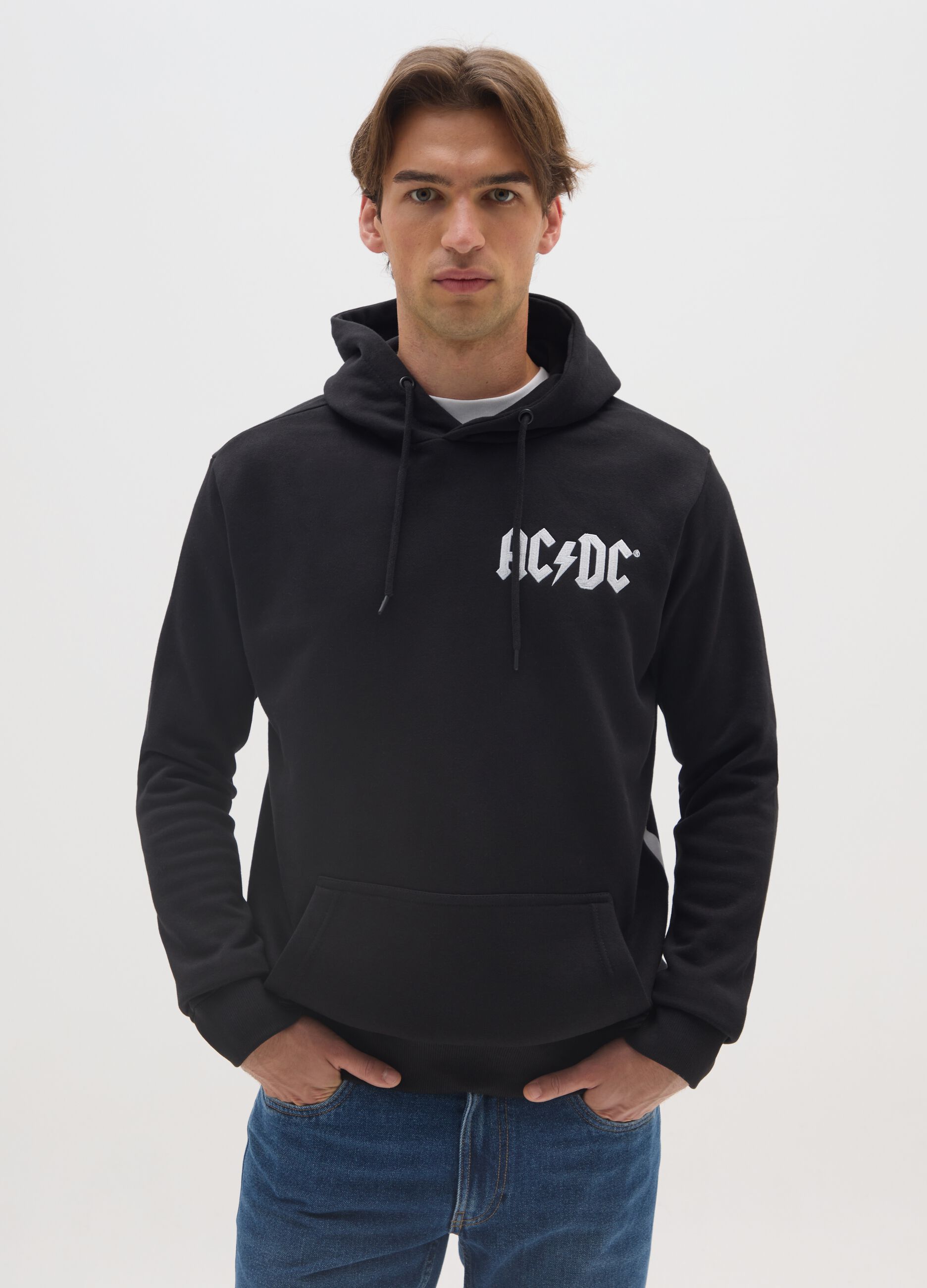 &Mu;&alpha;ύ&rho;&omicron; &phi;&omicron;ύ&tau;&epsilon;&rho; &mu;&epsilon; &kappa;&omicron;&upsilon;&kappa;&omicron;ύ&lambda;&alpha; &alpha;&pi;ό &beta;&alpha;&mu;&beta;&alpha;&kappa;&epsilon;&rho;ό &mu;&epsilon;ί&gamma;&mu;&alpha; &mu;&epsilon; &epsilon;&kappa;&tau;ύ&pi;&omega;&sigma;&eta; AC/DC