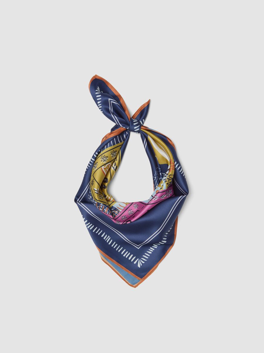 Blaues Tuch mit Multicolor-Muster_0