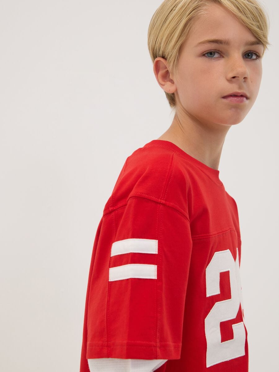 Red pure cotton crew-neck T-shirt with college print for boys_0