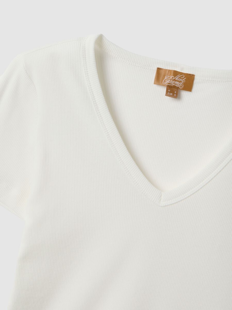 White maternity t-shirt with V-neck in stretchy cotton and modal_5
