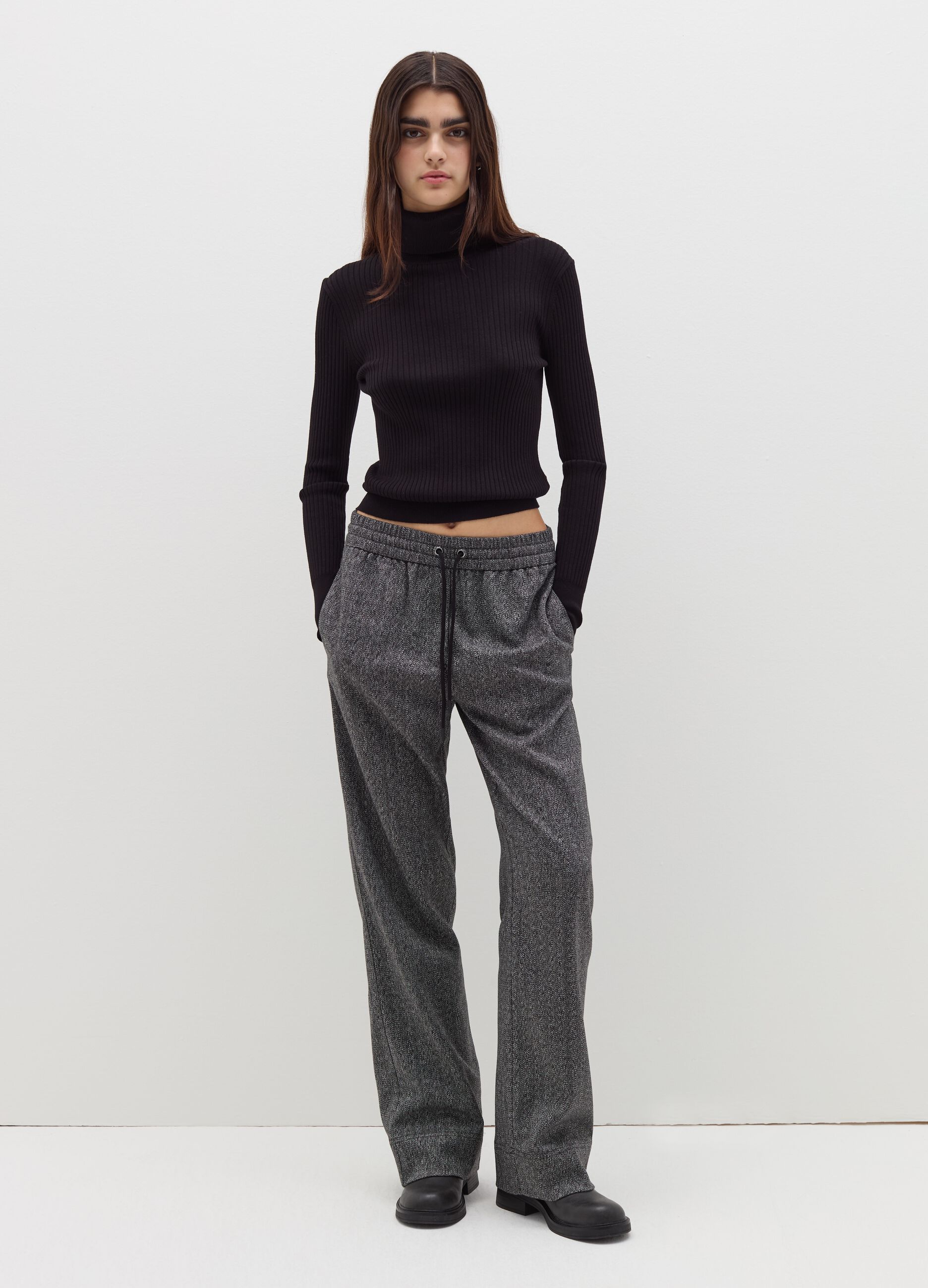 Relaxed-fit trousers with drawstring