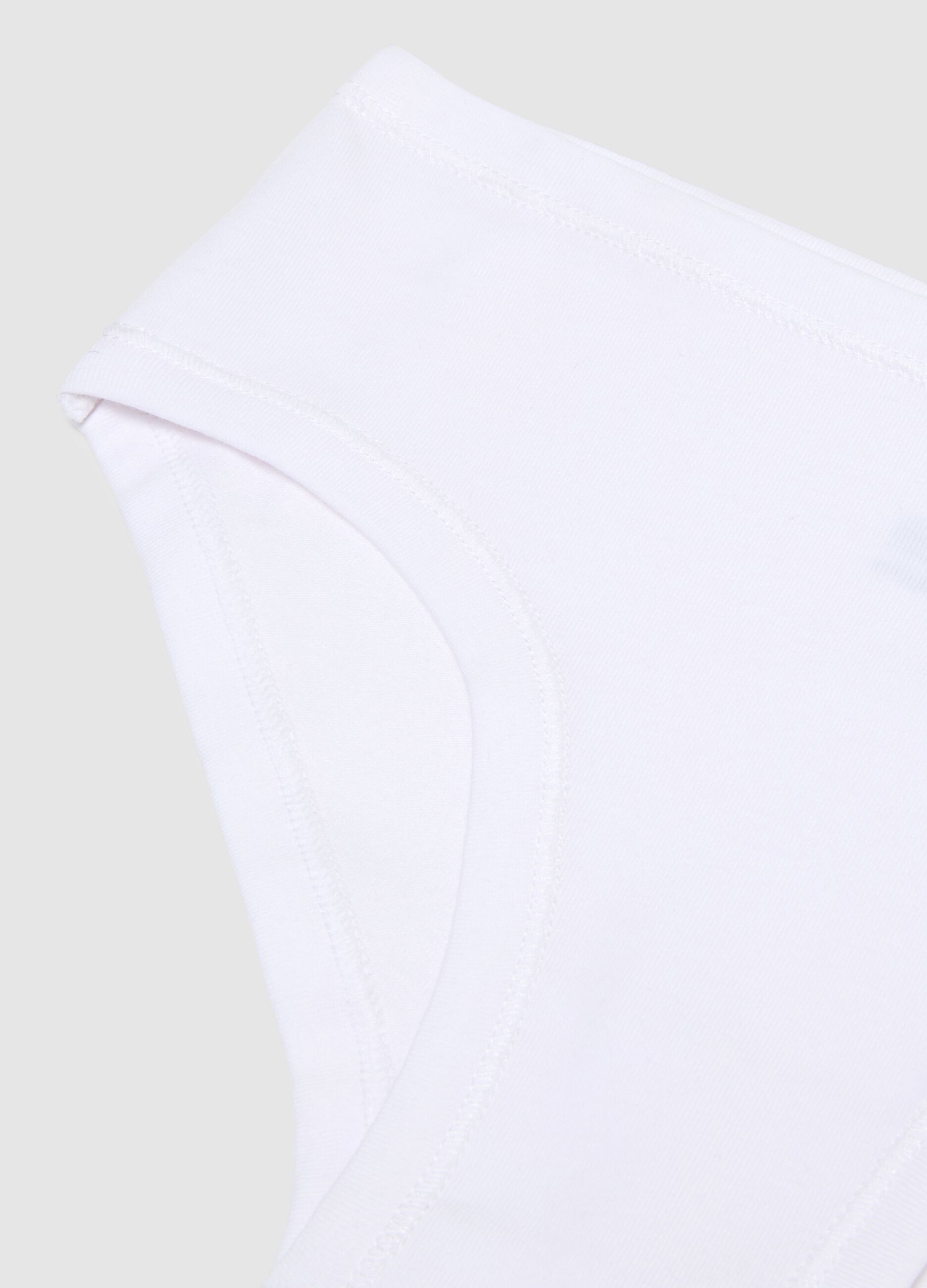 Cuecas infantis brancas em algod&atilde;o el&aacute;stico, corte regular