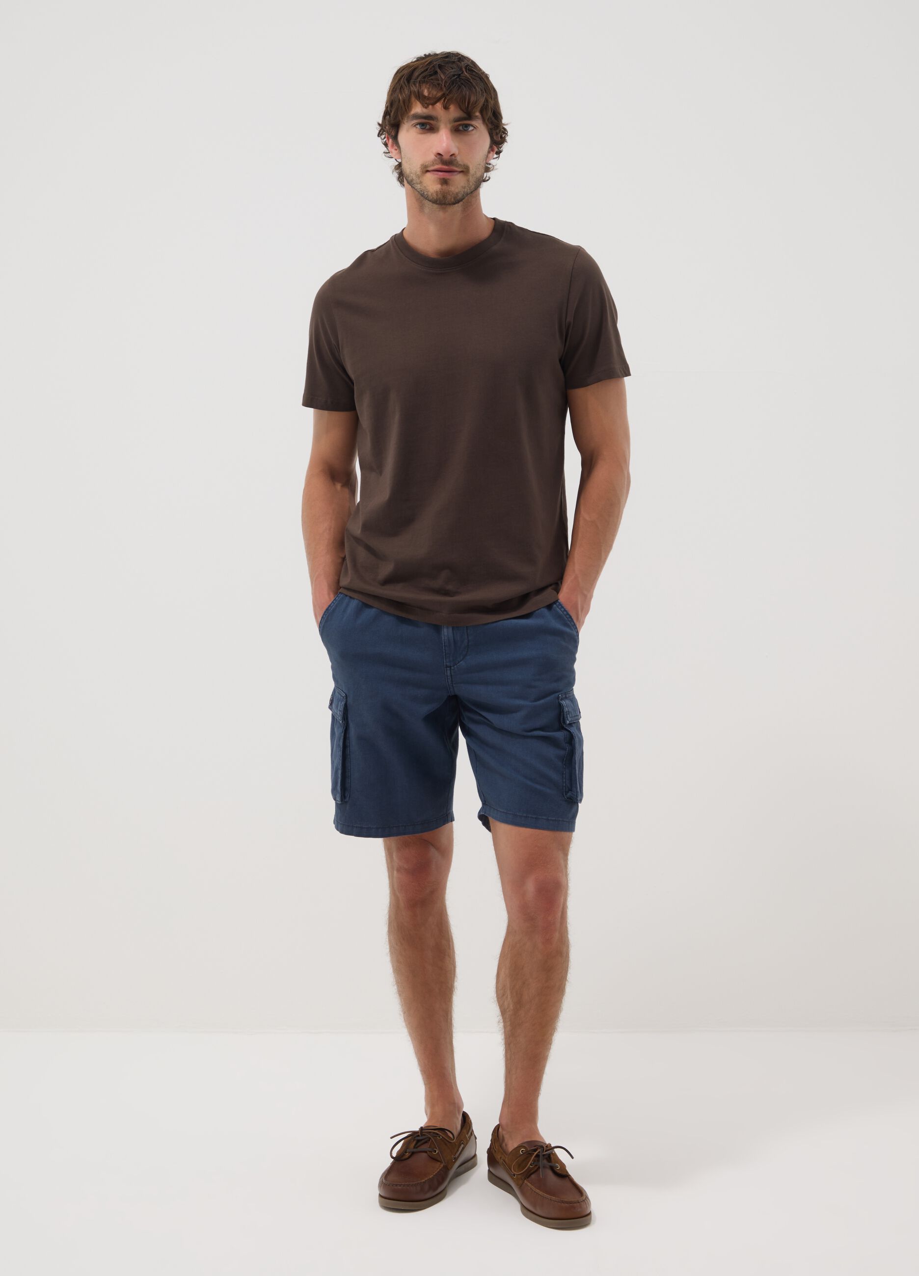 Blue linen and cotton blend cargo Bermuda shorts