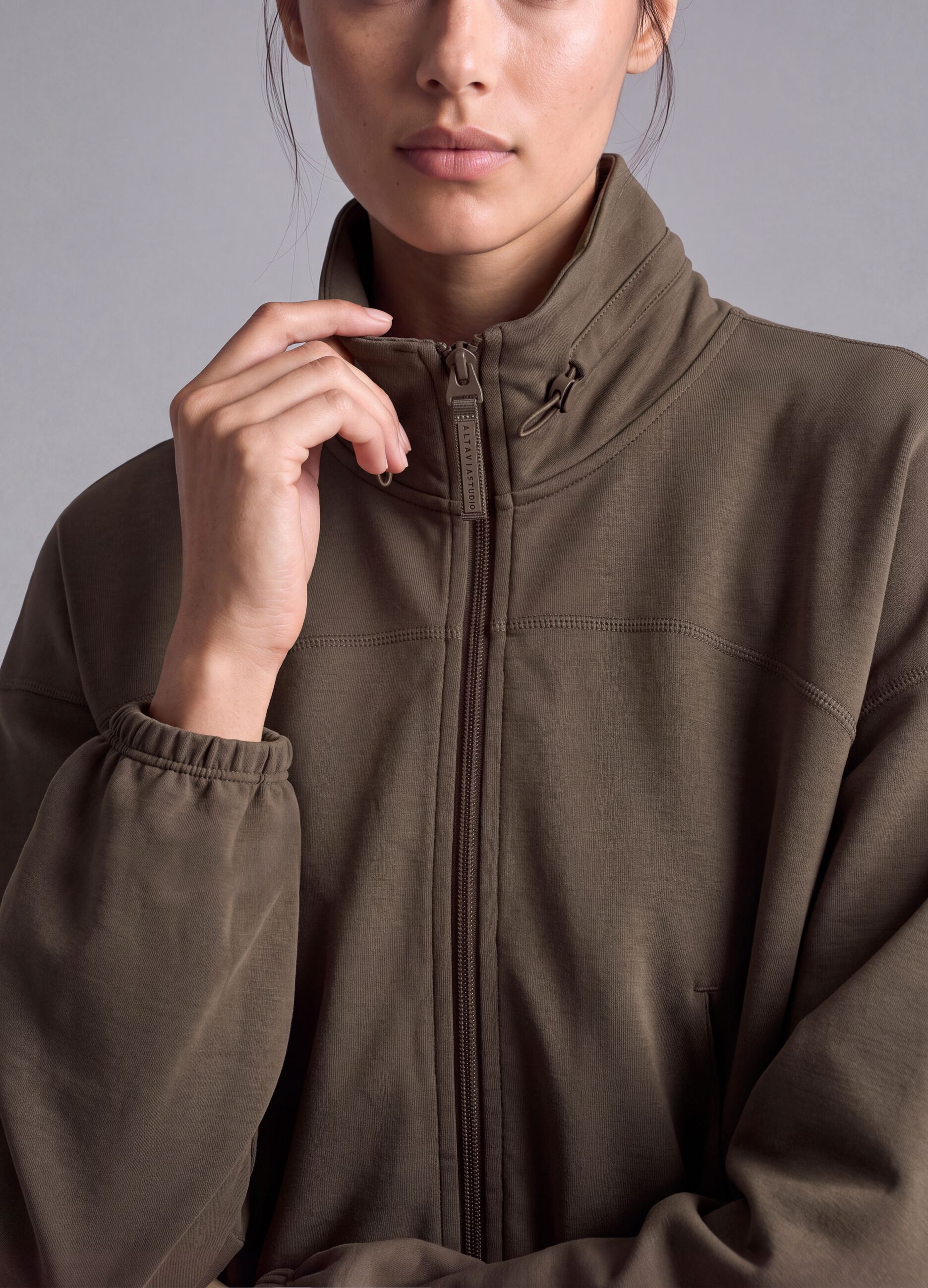 Full-zip verde corta in tessuto soft-touch con collo rialzato ALTAVIA STUDIO