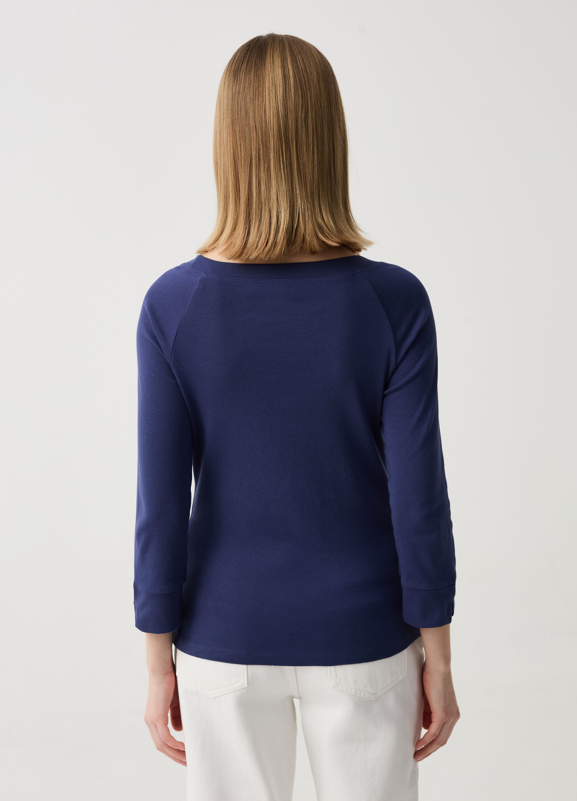 T-shirt with three-quarter sleeves and splits