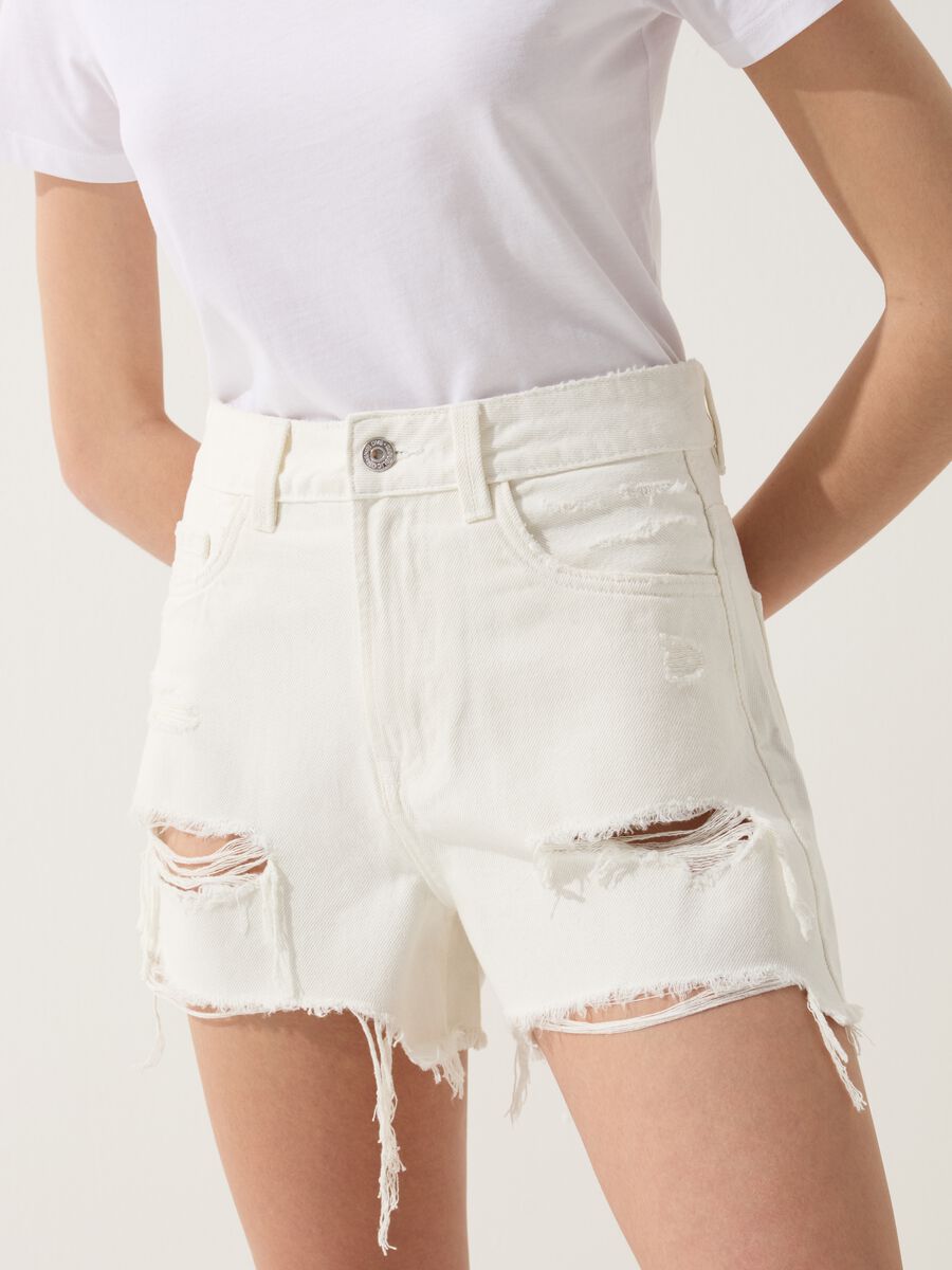Denim shorts with rips and high waist_0
