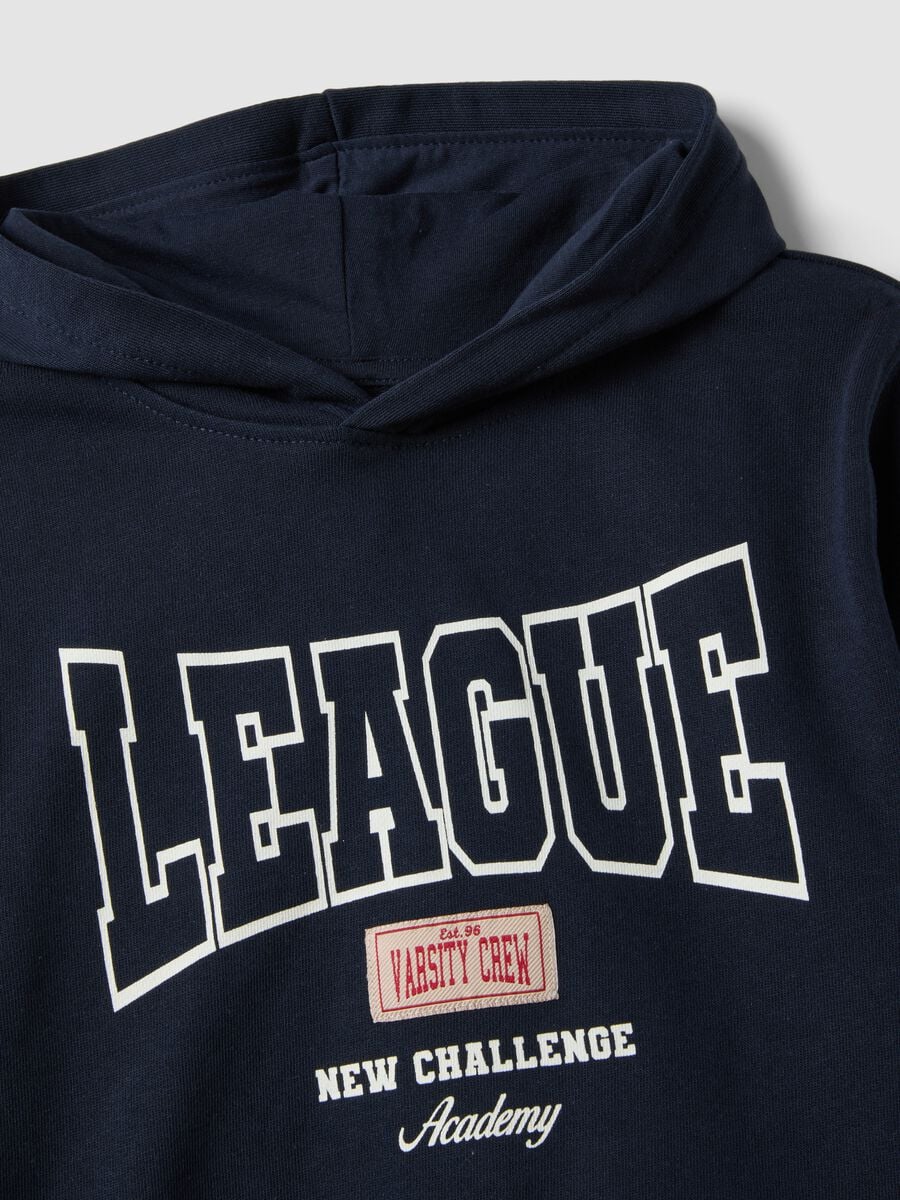 Blaue Kapuzen-Sweatshirt aus 100% Baumwolle mit Frontprint f&uuml;r Jungen_2