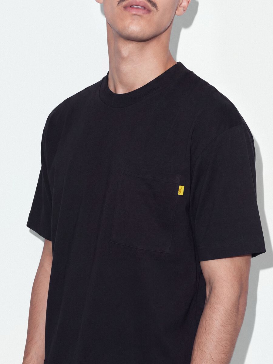 Black pure cotton crew-neck T-shirt with chest pocket, boxy fit_1