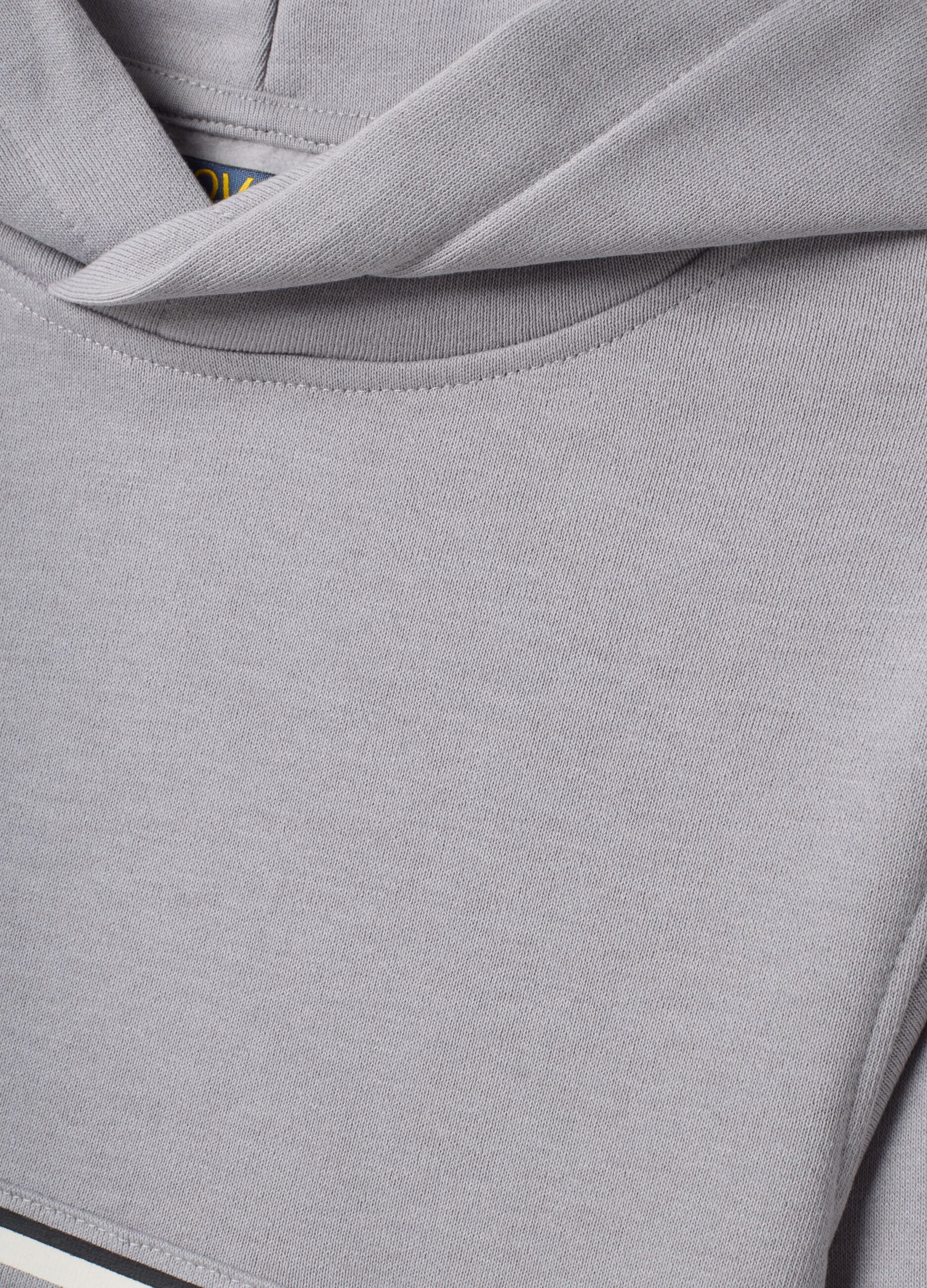 Sweatshirt cinzenta em mistura de algod&atilde;o com capuz e gola redonda