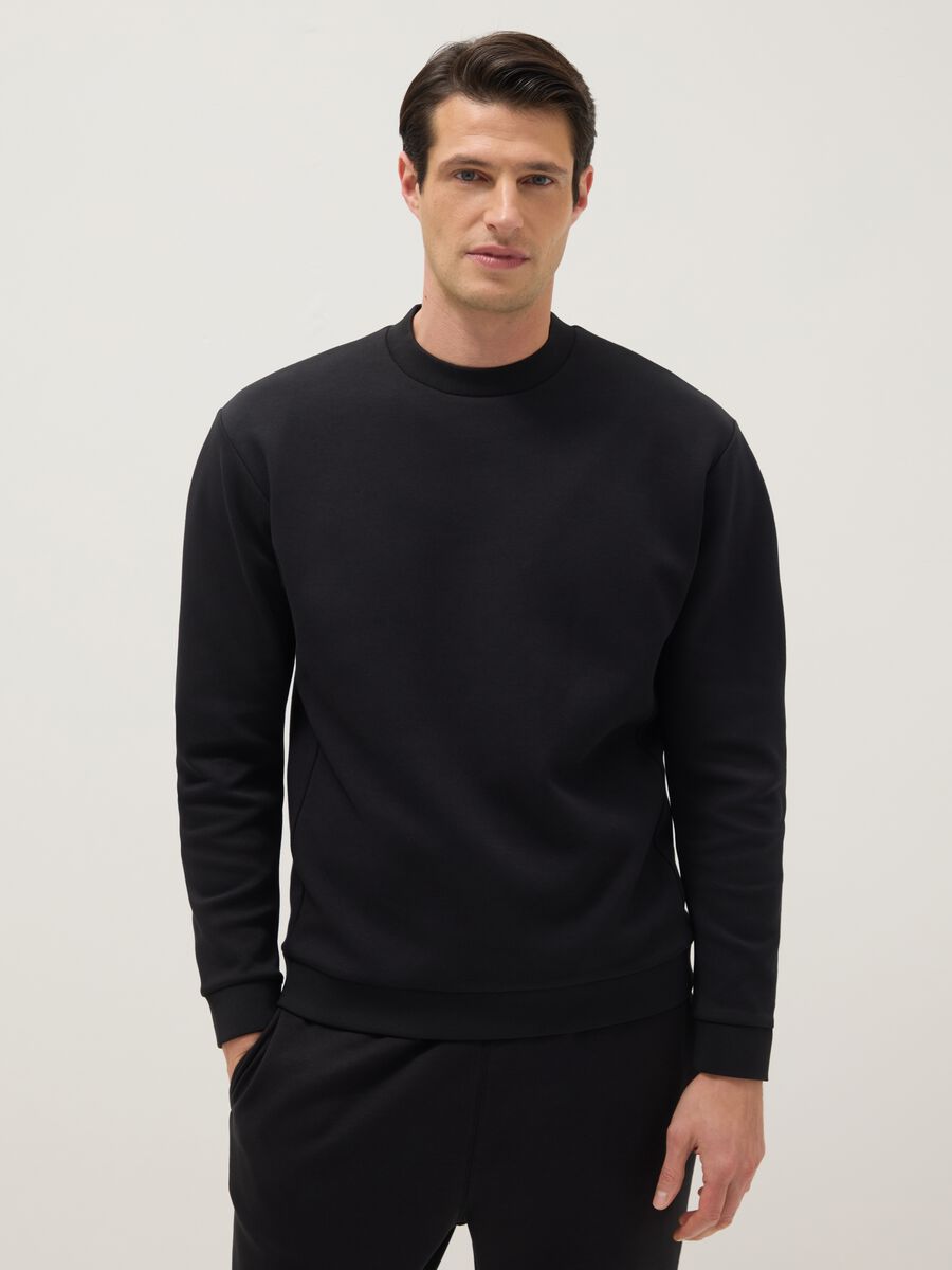 Black regular fit cotton blend crew neck sweatshirt_0