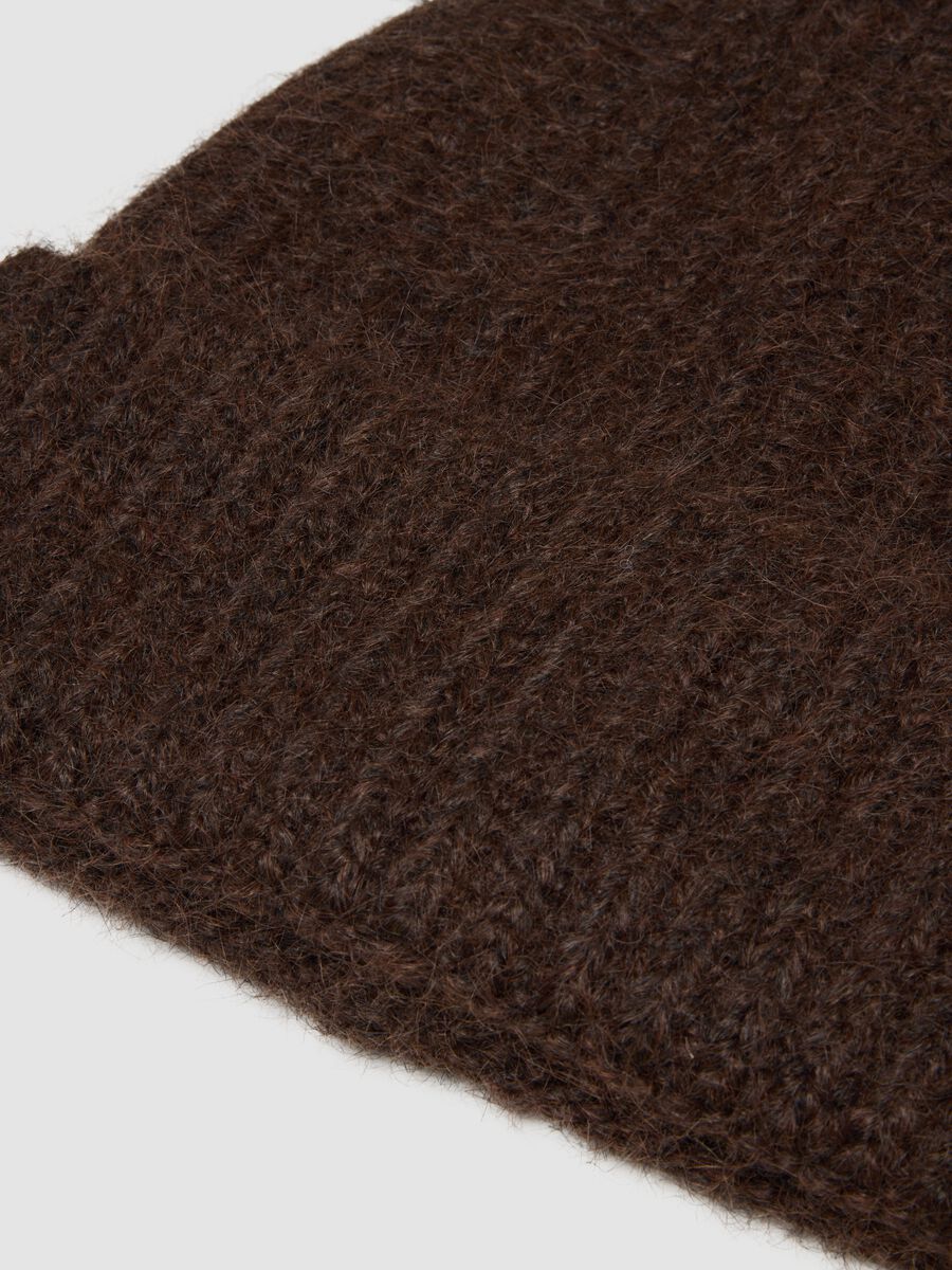 Cappello marrone in lana elasticizzata a coste_1