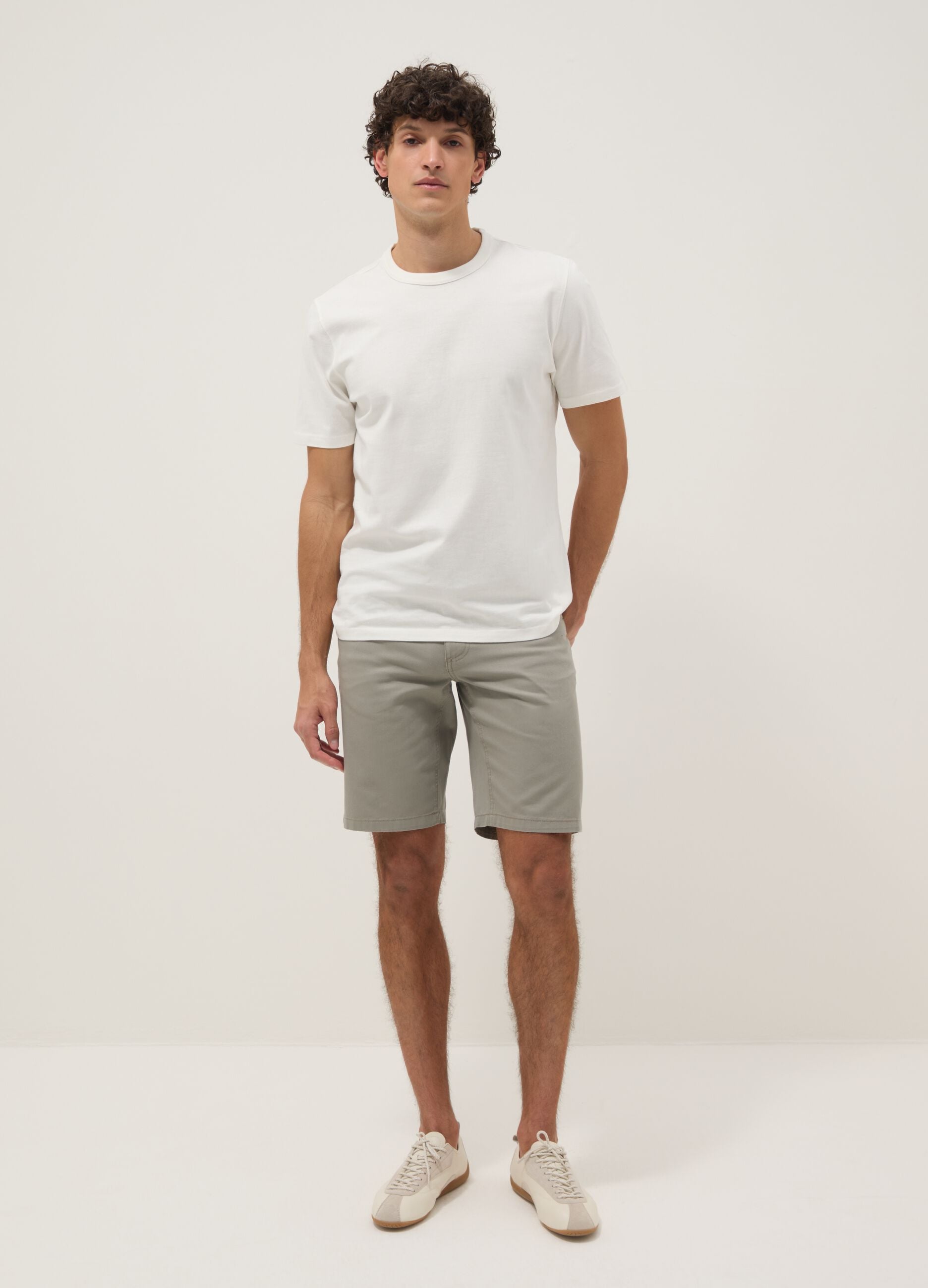 Graue Shorts aus reiner Baumwolle