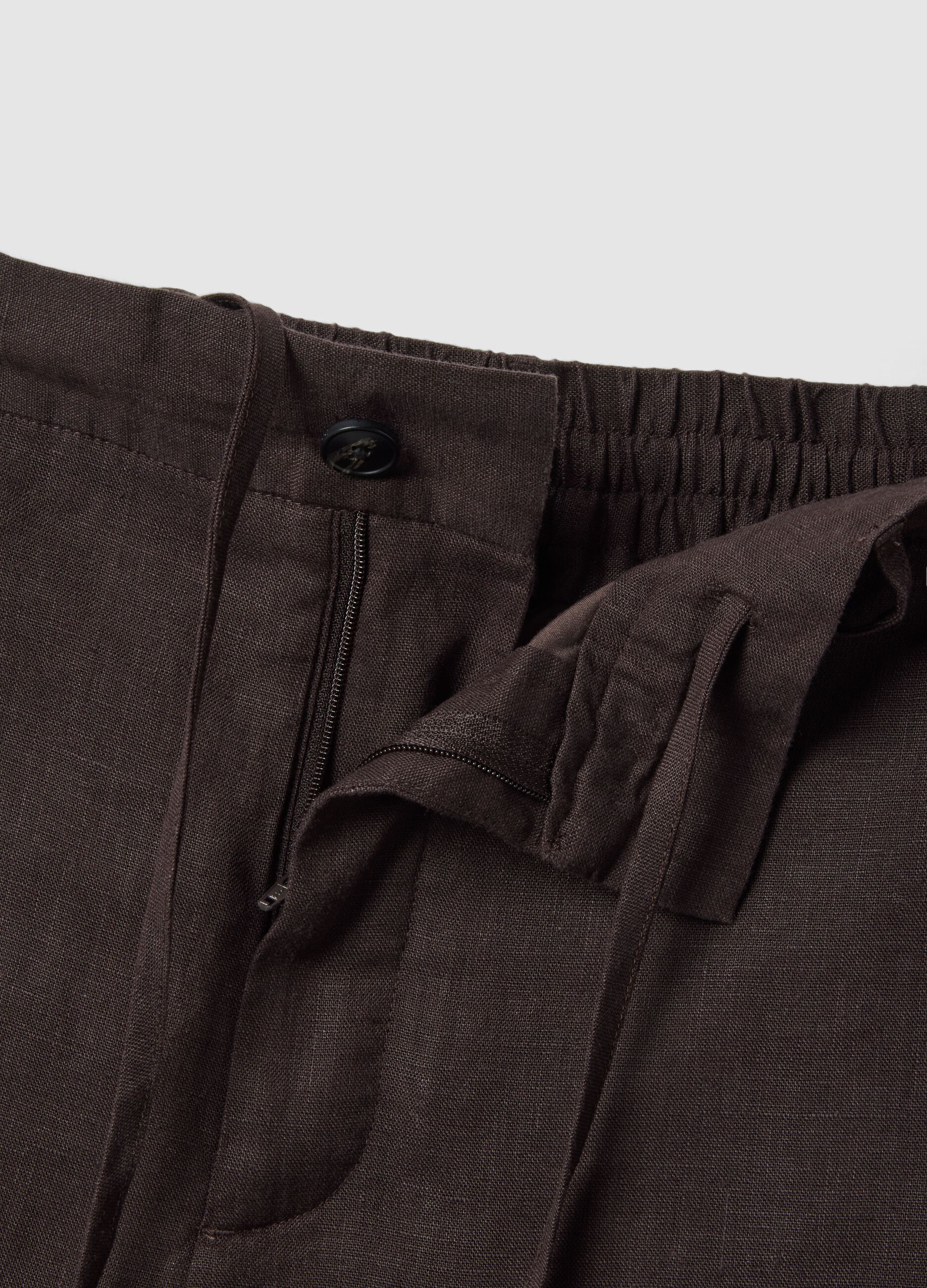 Braune Bermuda Shorts aus reinem Leinen mit regul&auml;rer Passform