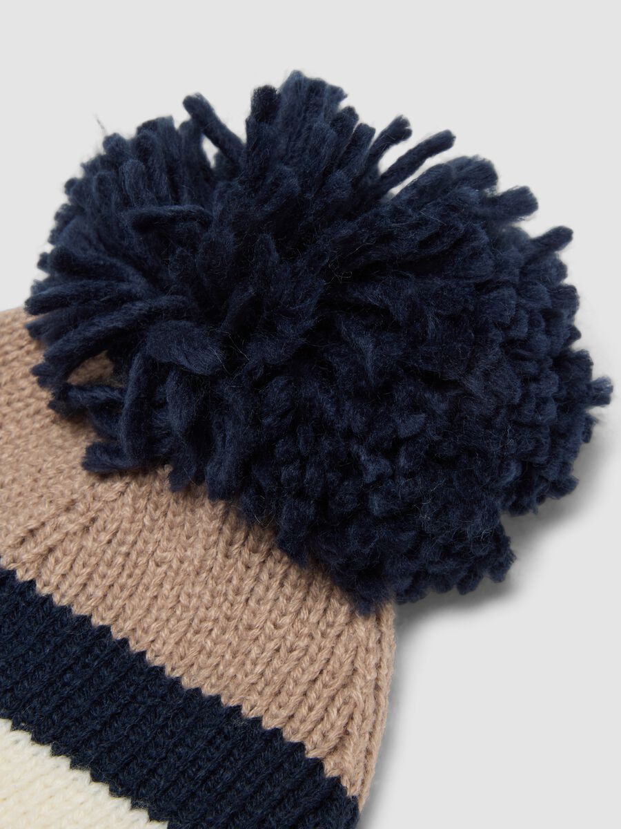 Cappello blu navy, avorio e beige chiaro con pon pon_2