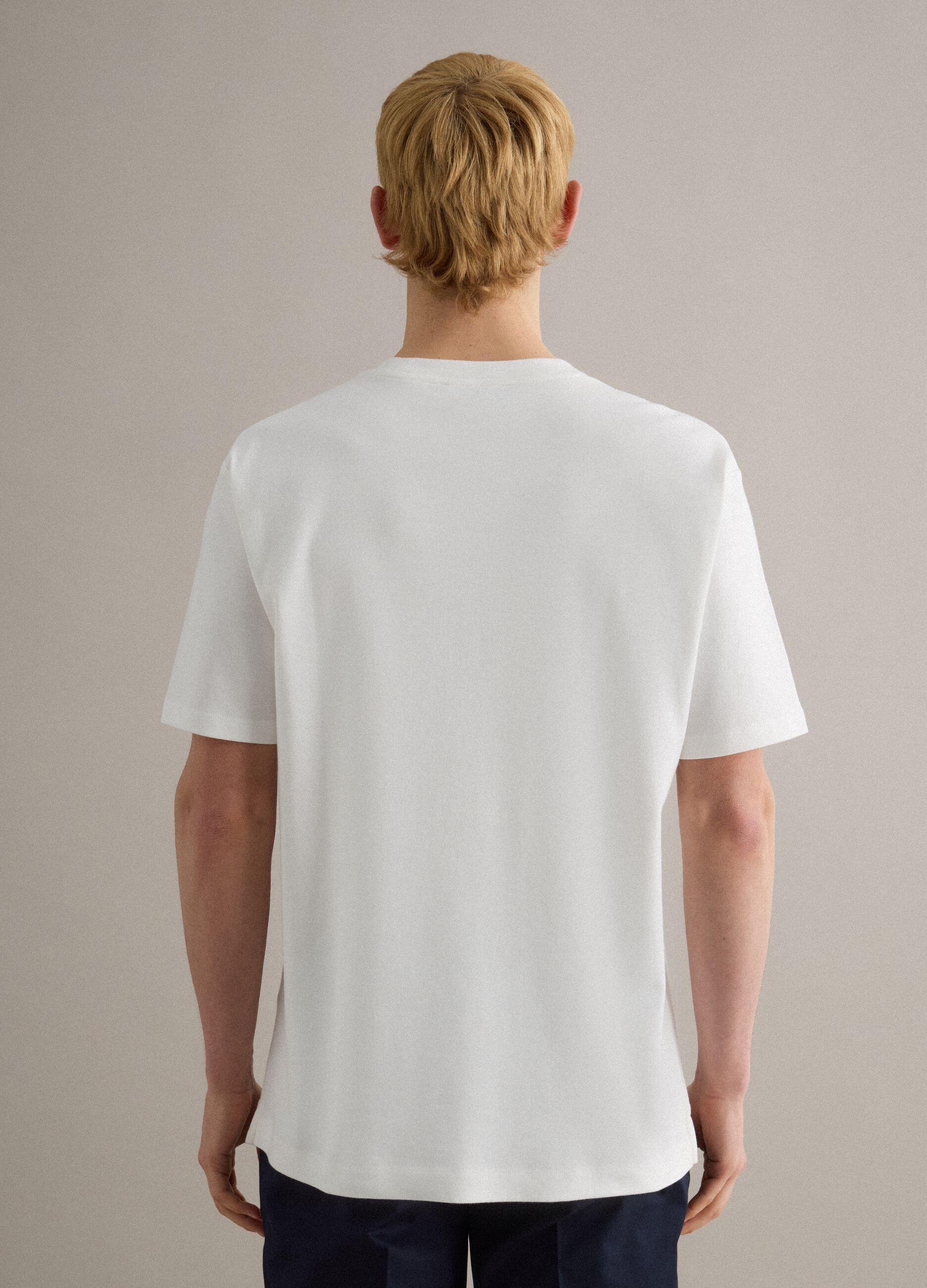 &Lambda;&epsilon;&upsilon;&kappa;ό &beta;&alpha;&mu;&beta;&alpha;&kappa;&epsilon;&rho;ό &mu;&pi;&lambda;&omicron;&upsilon;&zeta;ά&kappa;&iota; &mu;&epsilon; &sigma;&tau;&rho;&omicron;&gamma;&gamma;&upsilon;&lambda;ή &lambda;&alpha;&iota;&mu;ό&kappa;&omicron;&psi;&eta;, &kappa;&alpha;&nu;&omicron;&nu;&iota;&kappa;ή &epsilon;&phi;&alpha;&rho;&mu;&omicron;&gamma;ή